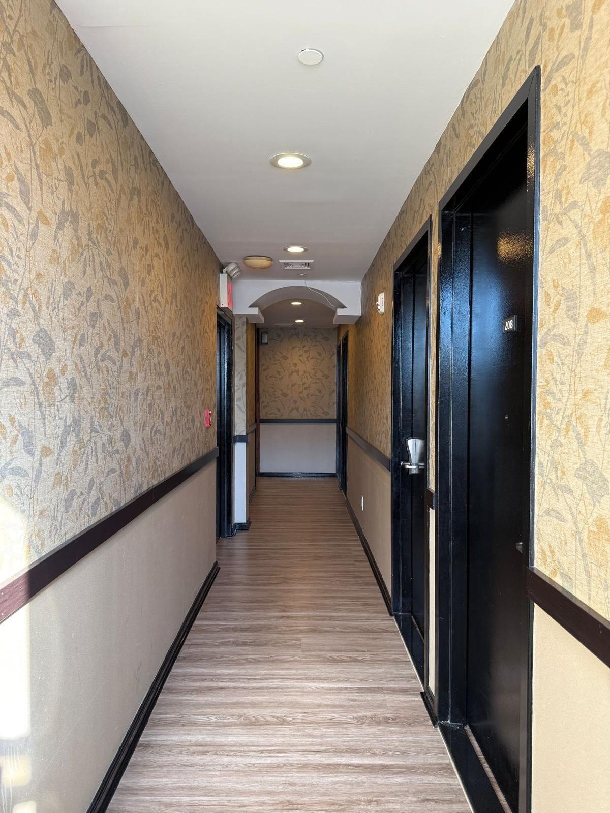 Varios Hotel Key LaGuardia Airport
