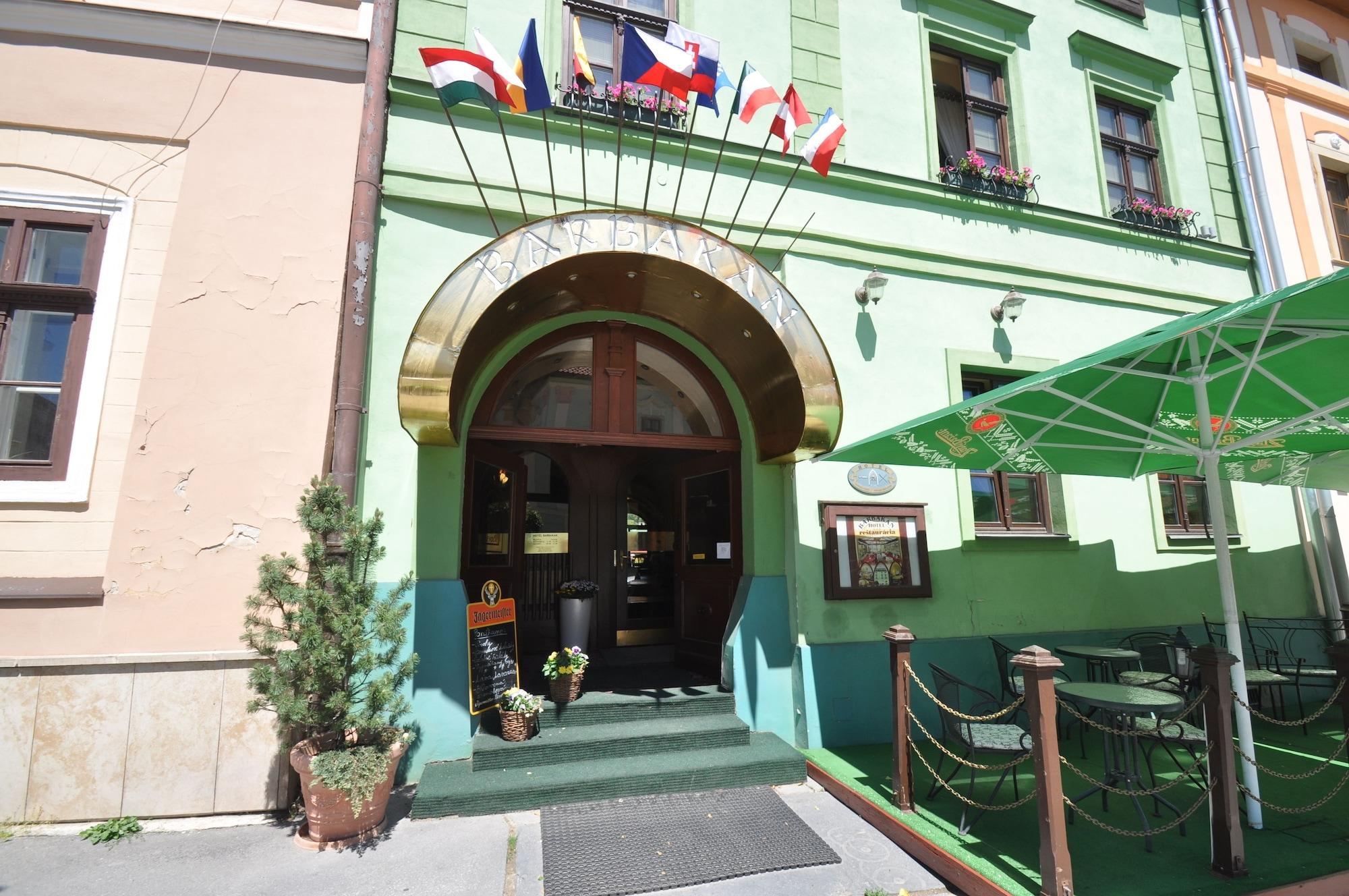 Vista Exterior Barbakan Hotel