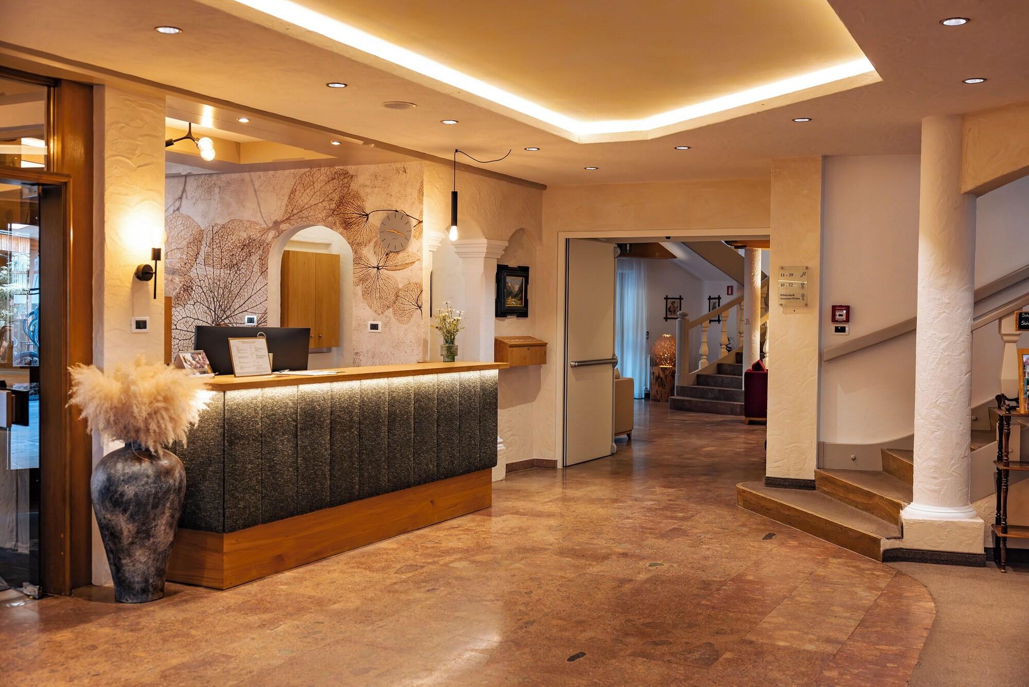 Vista Lobby Hotel Der Waldhof in Völlan