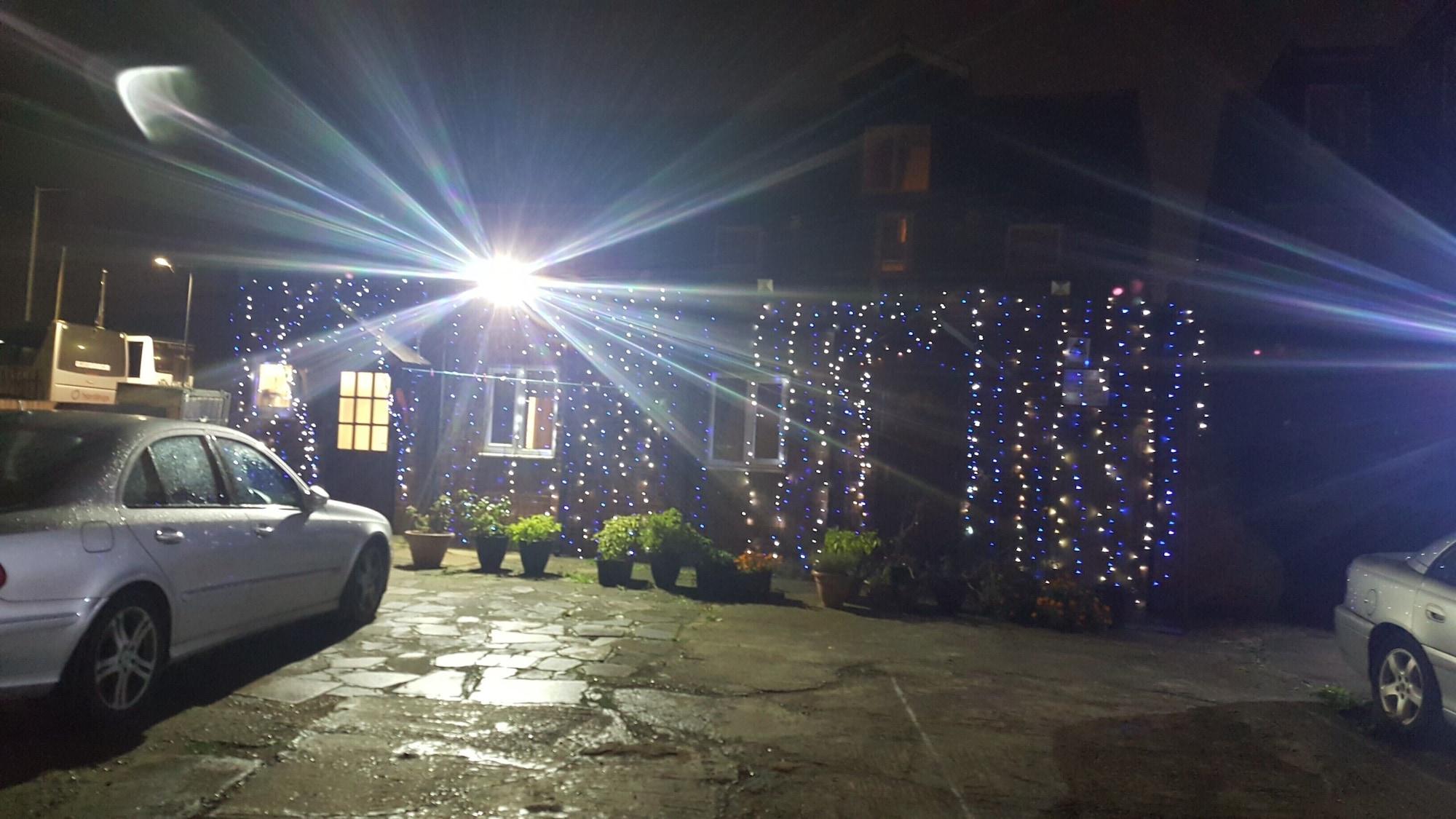 Vista Exterior Airport Guest House