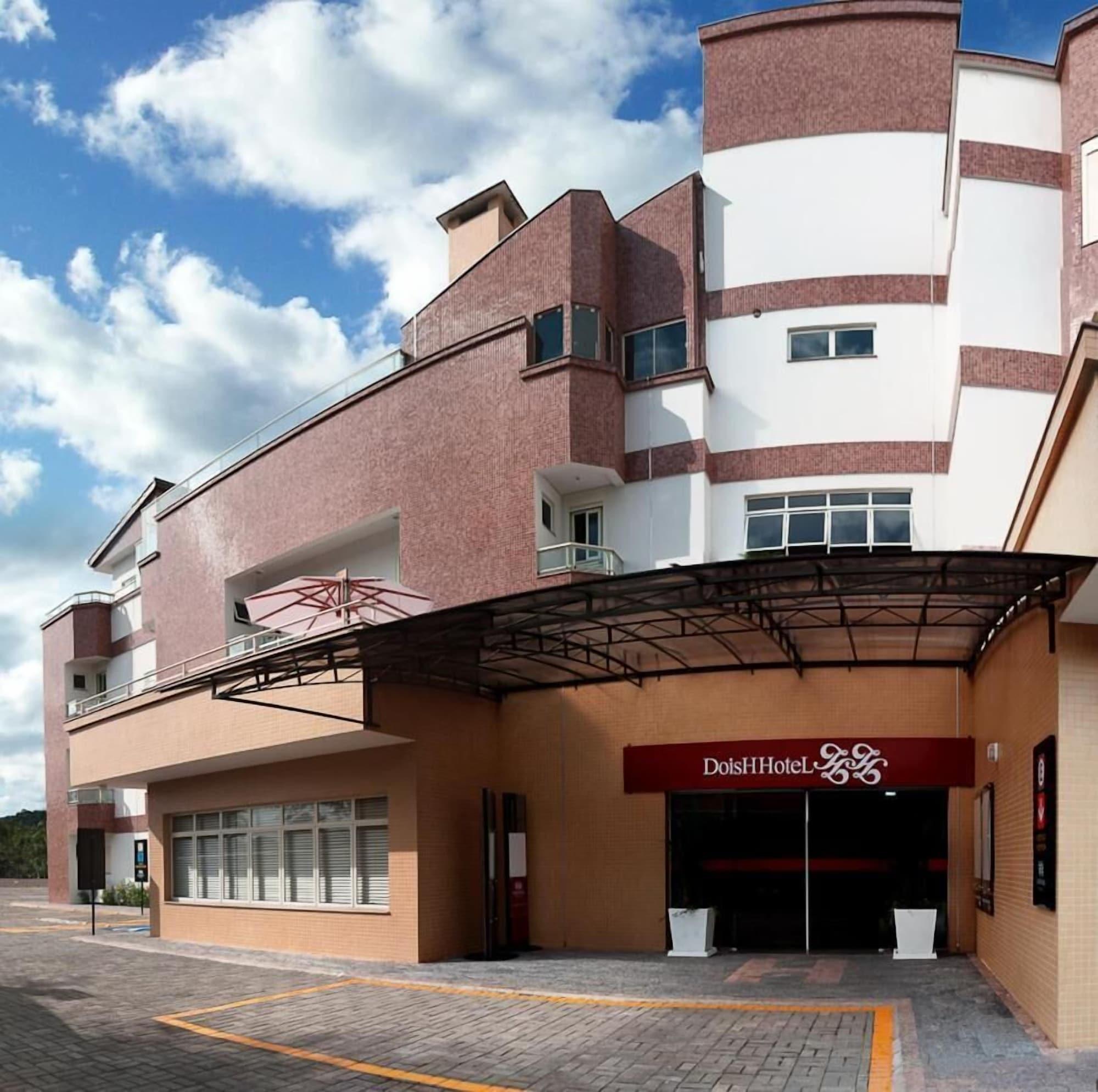 Vista Exterior Hotel Dois H