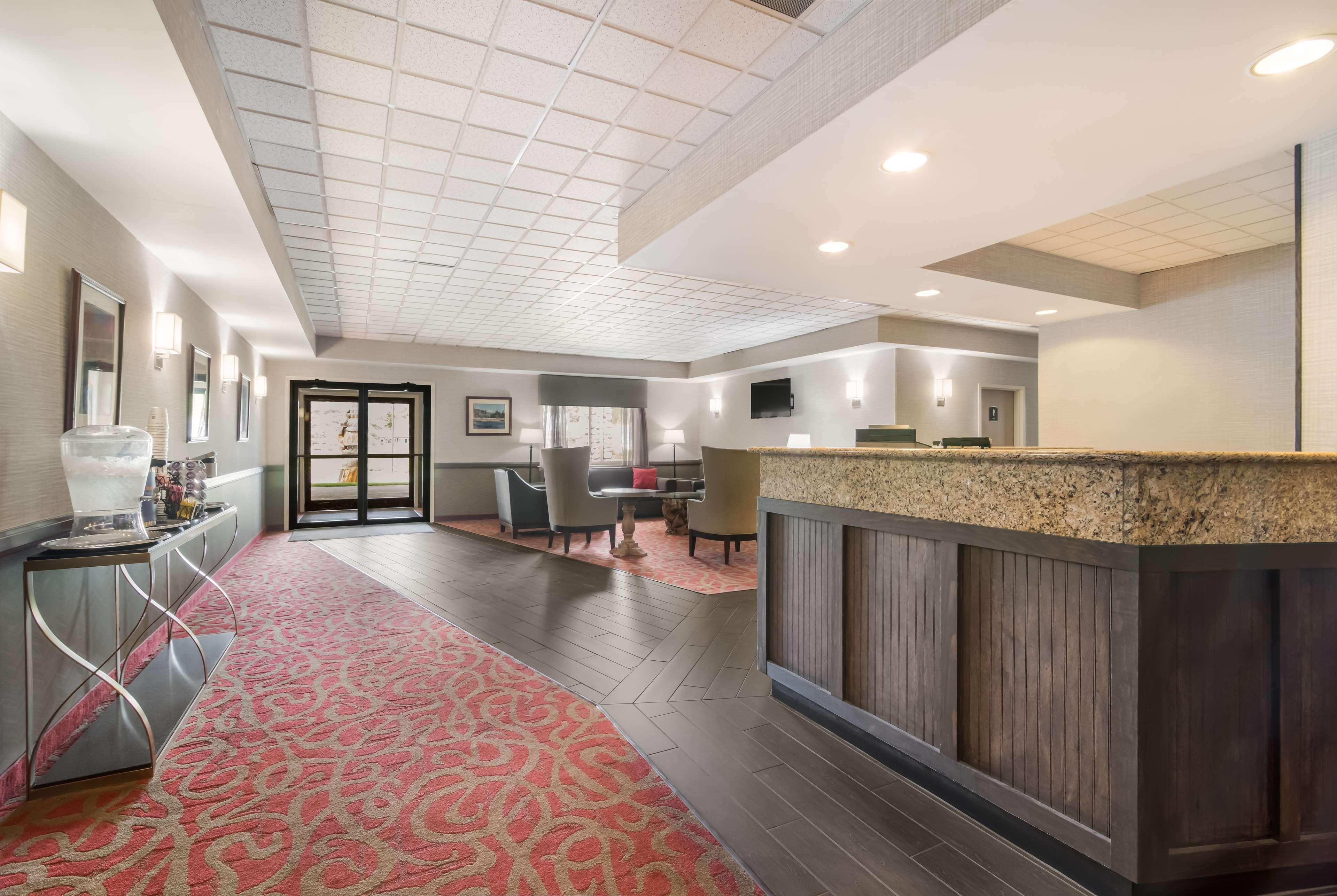 Vista Lobby Best Western Saranac Lake