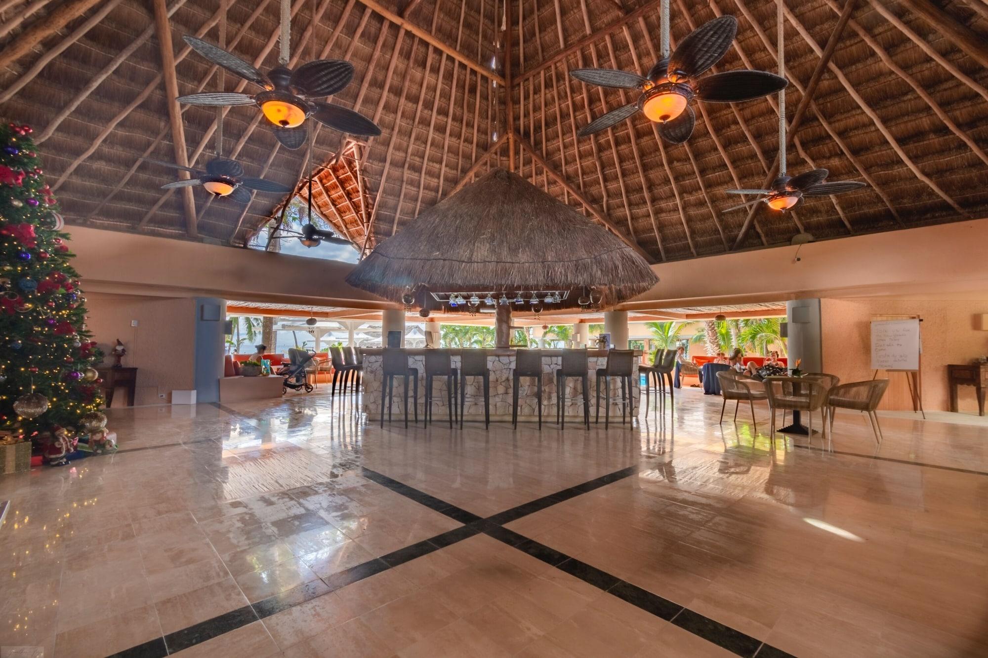 Vista Lobby Puerto Aventuras Hotel & Beach Club