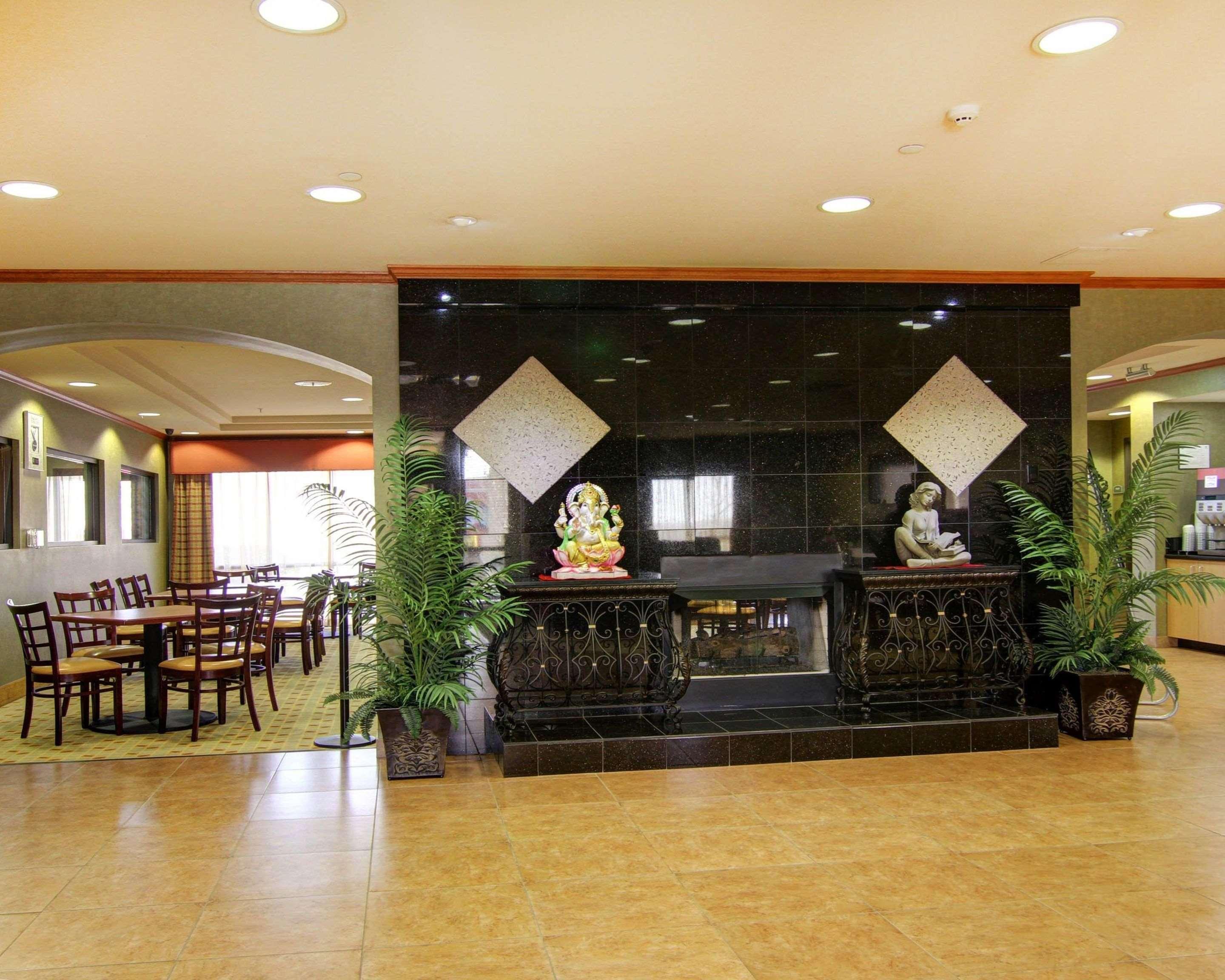 Vista Lobby Comfort Suites El Paso West