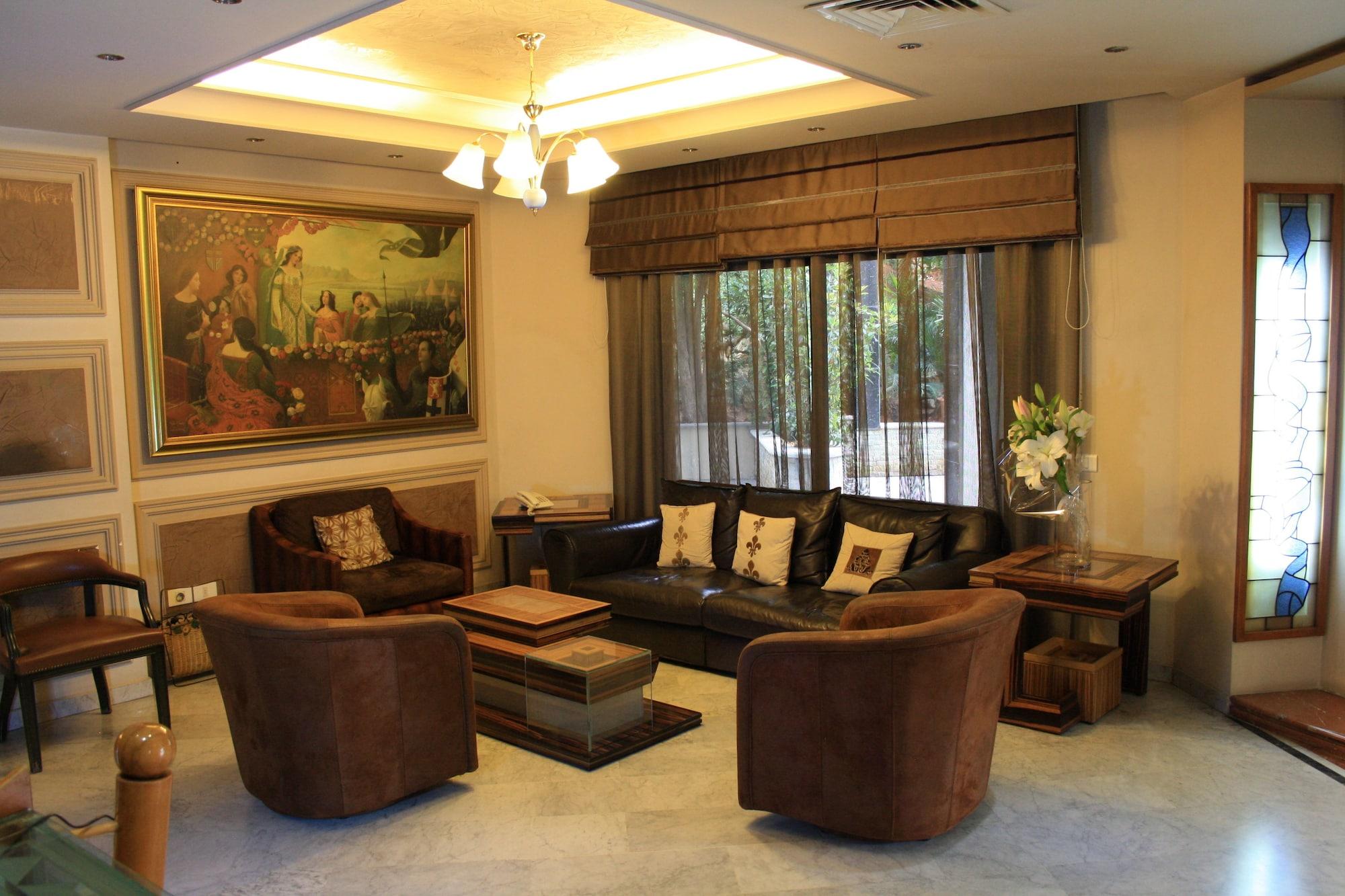 Vista Lobby Camelot Hotel