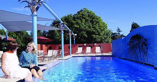 Vista Piscina Riverside Hotel Marlborough