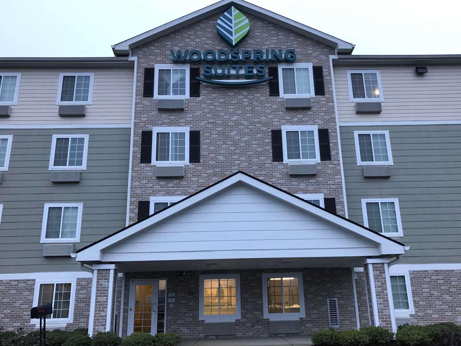 Varios WoodSpring Suites Raleigh Apex