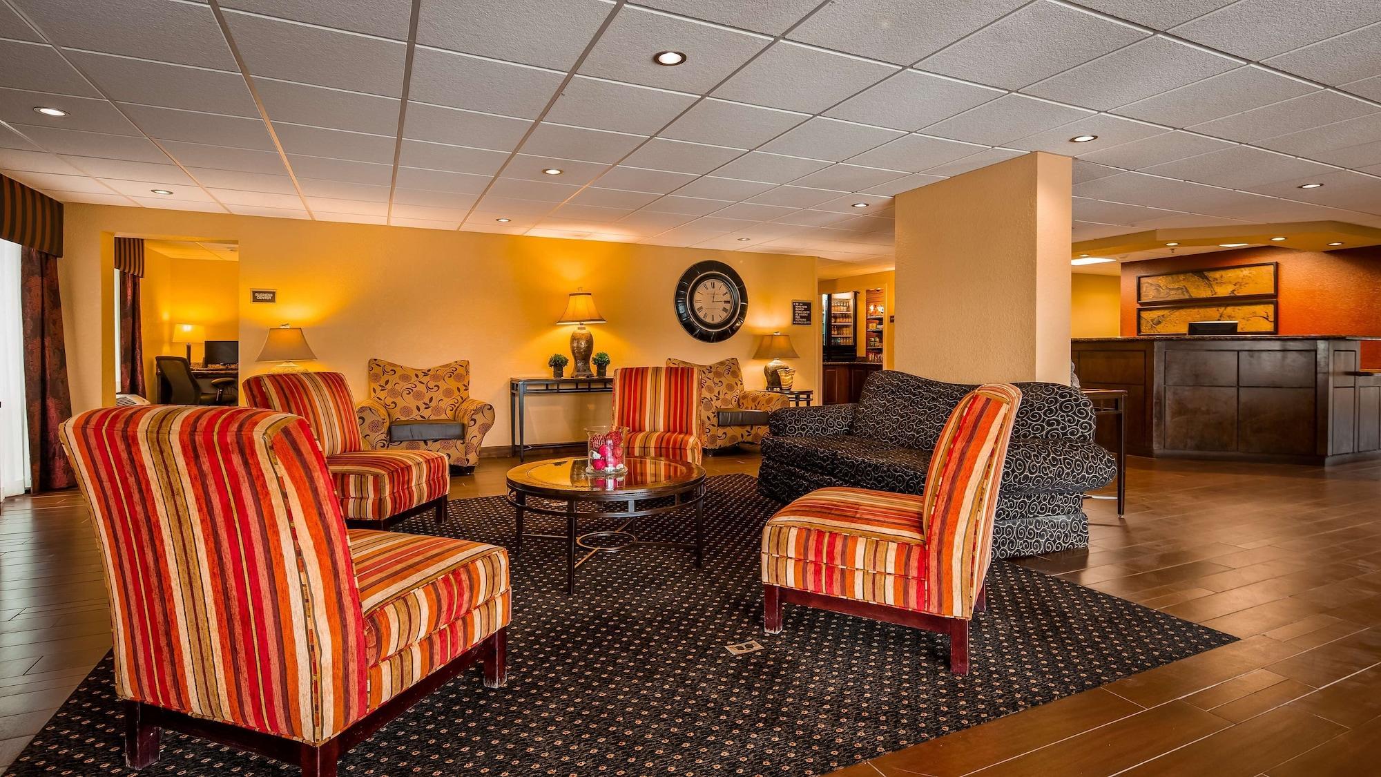 Vista Lobby Best Western Plus Parkway Hotel