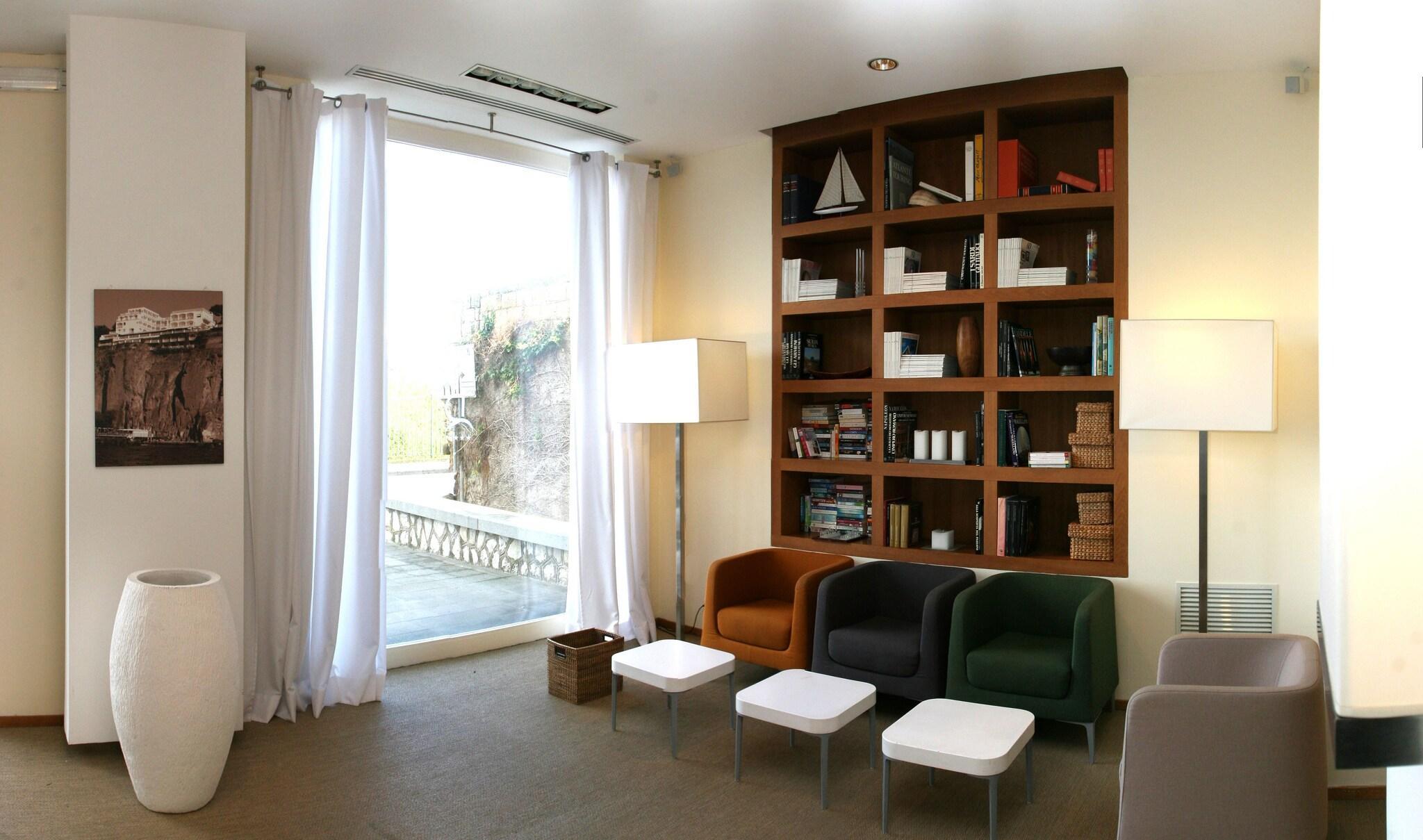 Vista Lobby Rota Suites