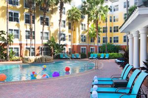 Hoteles Cerca de Orlando Premium Outlets con Estacionamiento Gratis