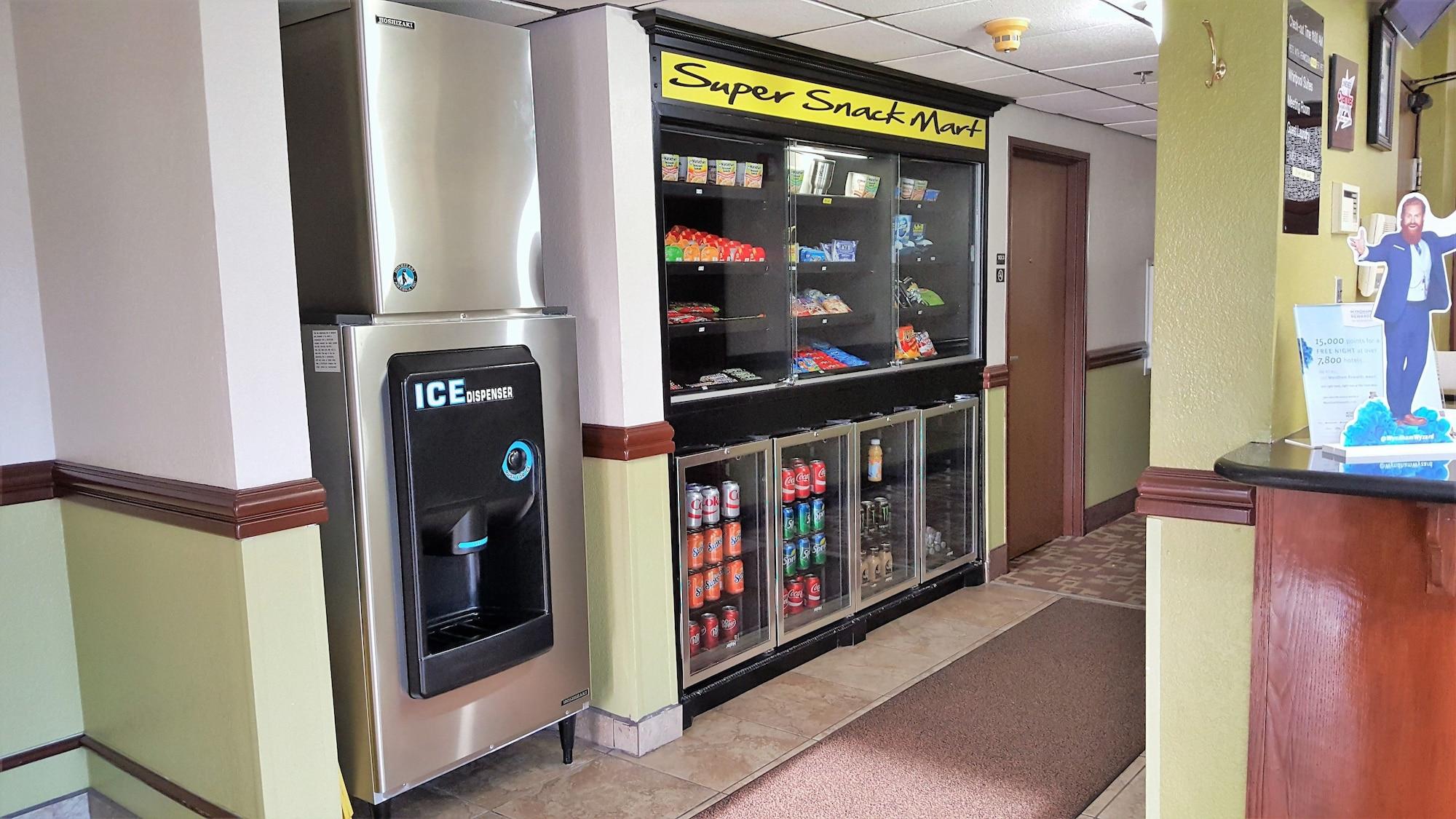 Vista Lobby Super 8 by Wyndham Harlingen TX