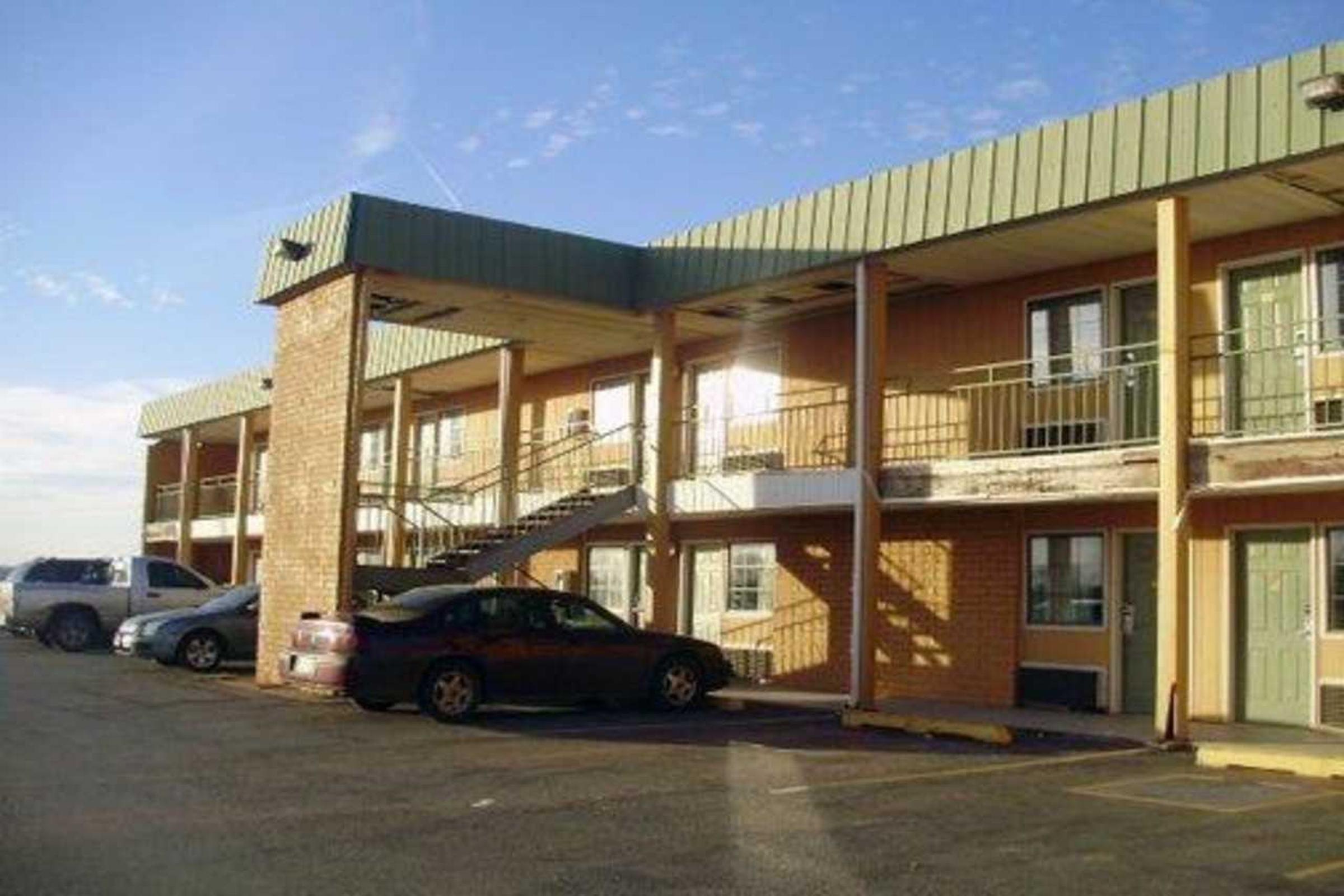 Vista Exterior Econo Lodge Elk City