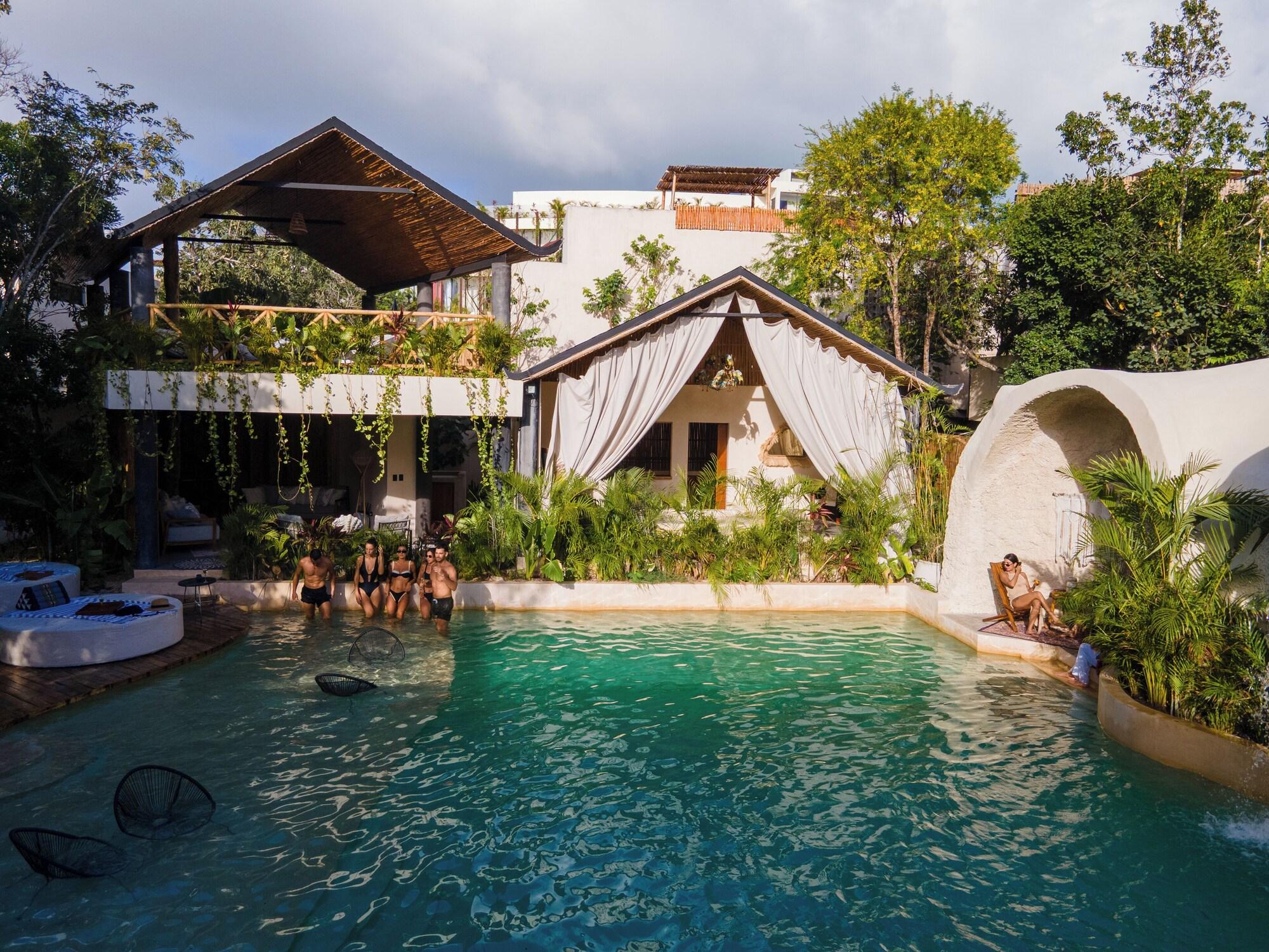 Varios Nevana Luxury Villas by La Zebra