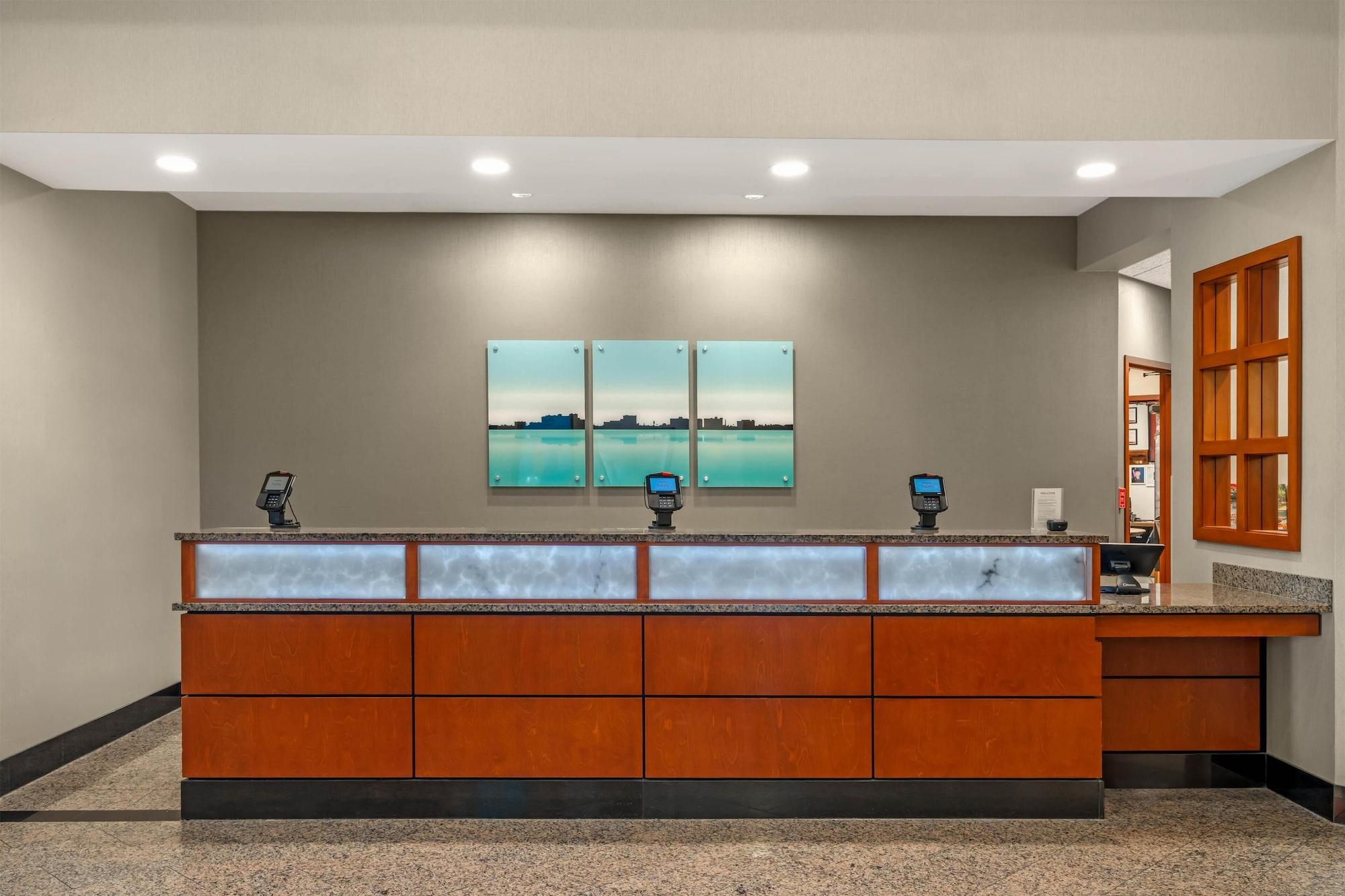 Vista Lobby Drury Inn & Suites Fort Myers Airport FGCU