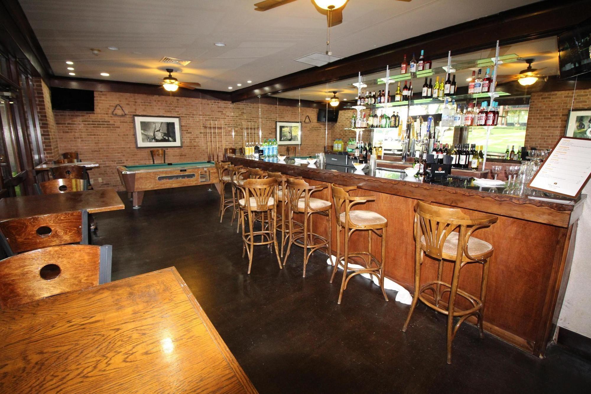 Bar/Salón Magnuson Grand Hotel & Conference Center Tyler