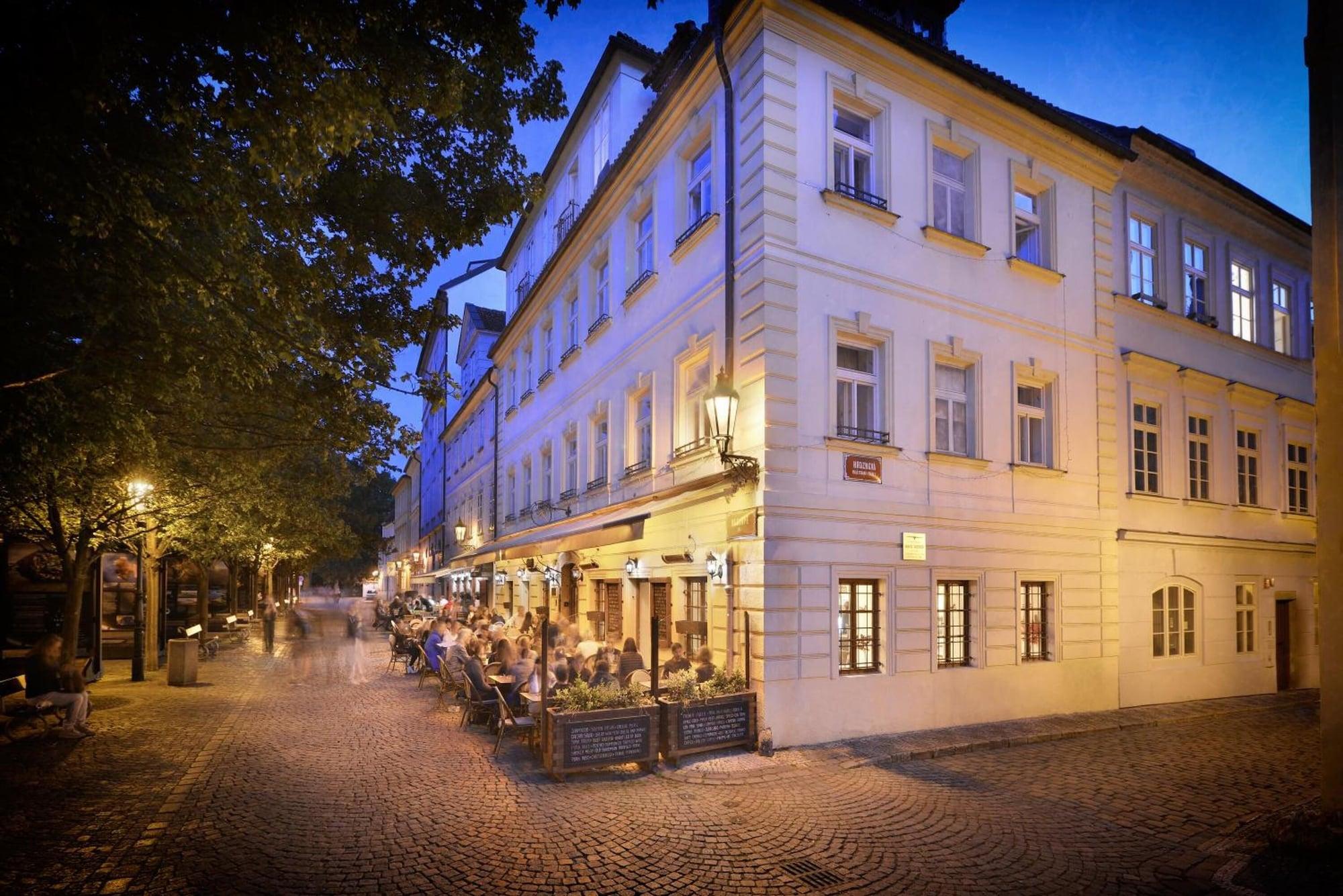 Varios Hotel At the Golden Scissors