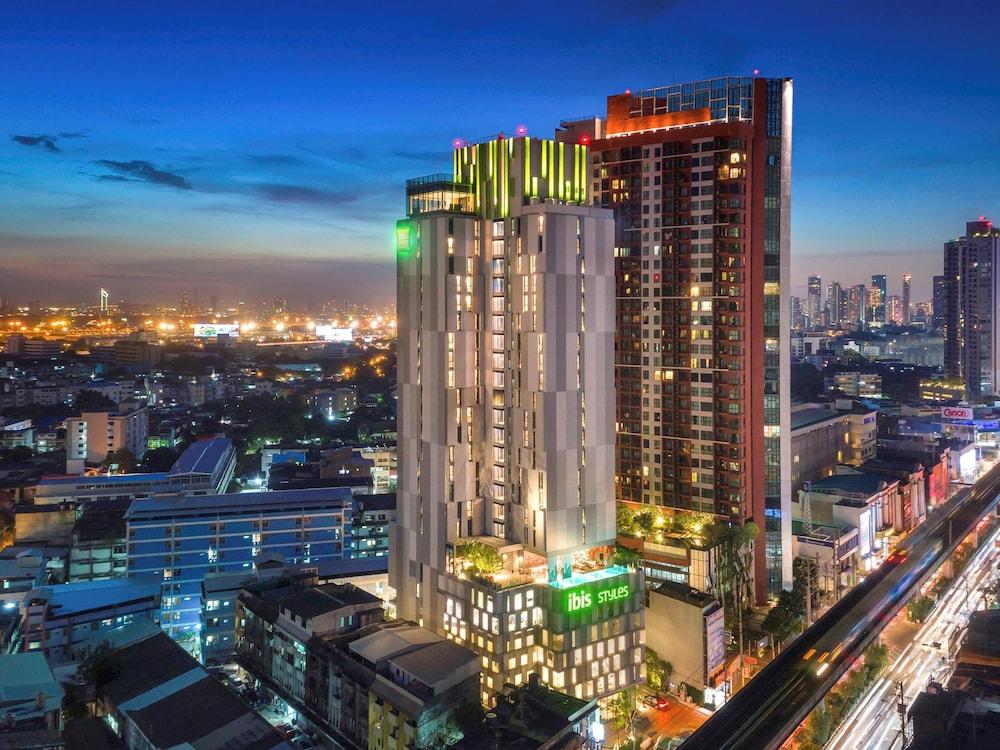 Vista da fachada ibis Styles Bangkok Sukhumvit Phra Khanong(Opening Nov 2017)