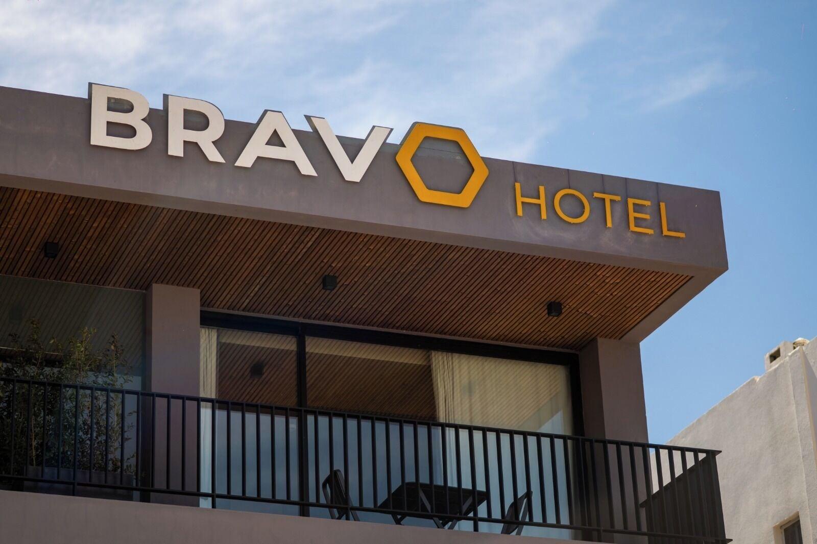 Vista Exterior Bravo Hotel