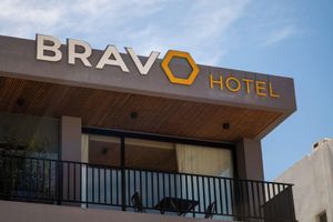 Alojamiento - Bravo Hotel