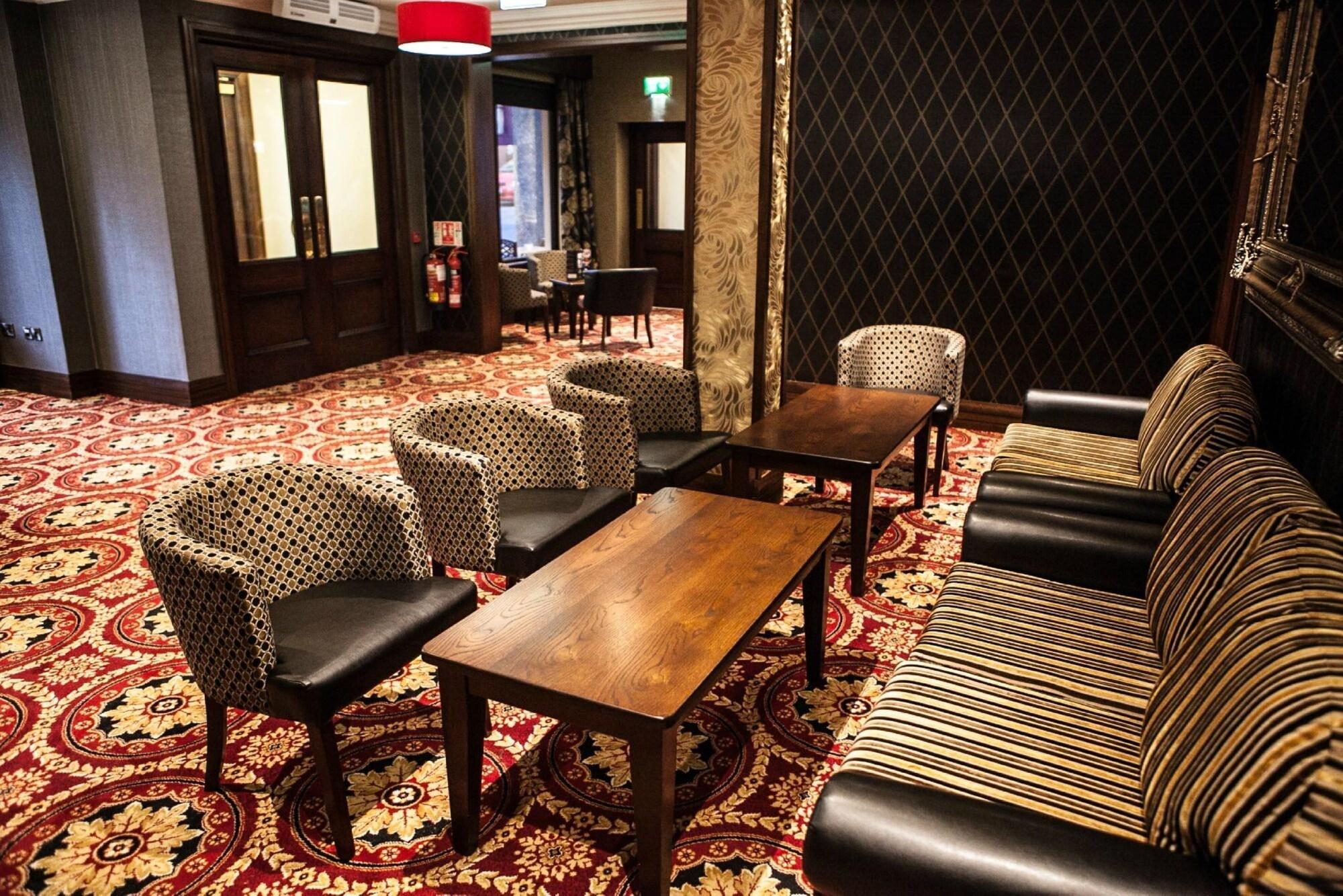 Vista Lobby Dillons Hotel