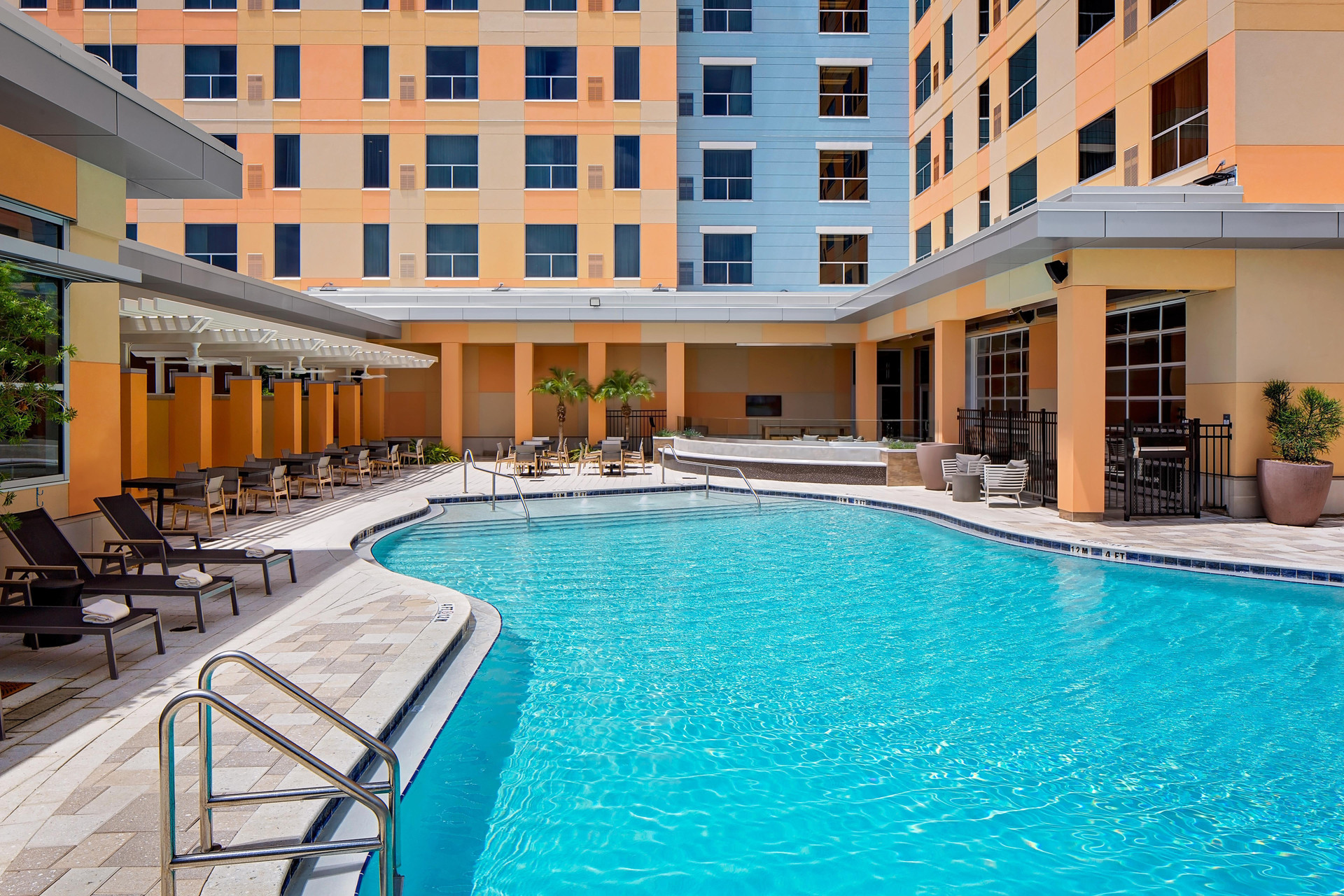 Vista Piscina Hyatt House across from Universal Orlando Resort