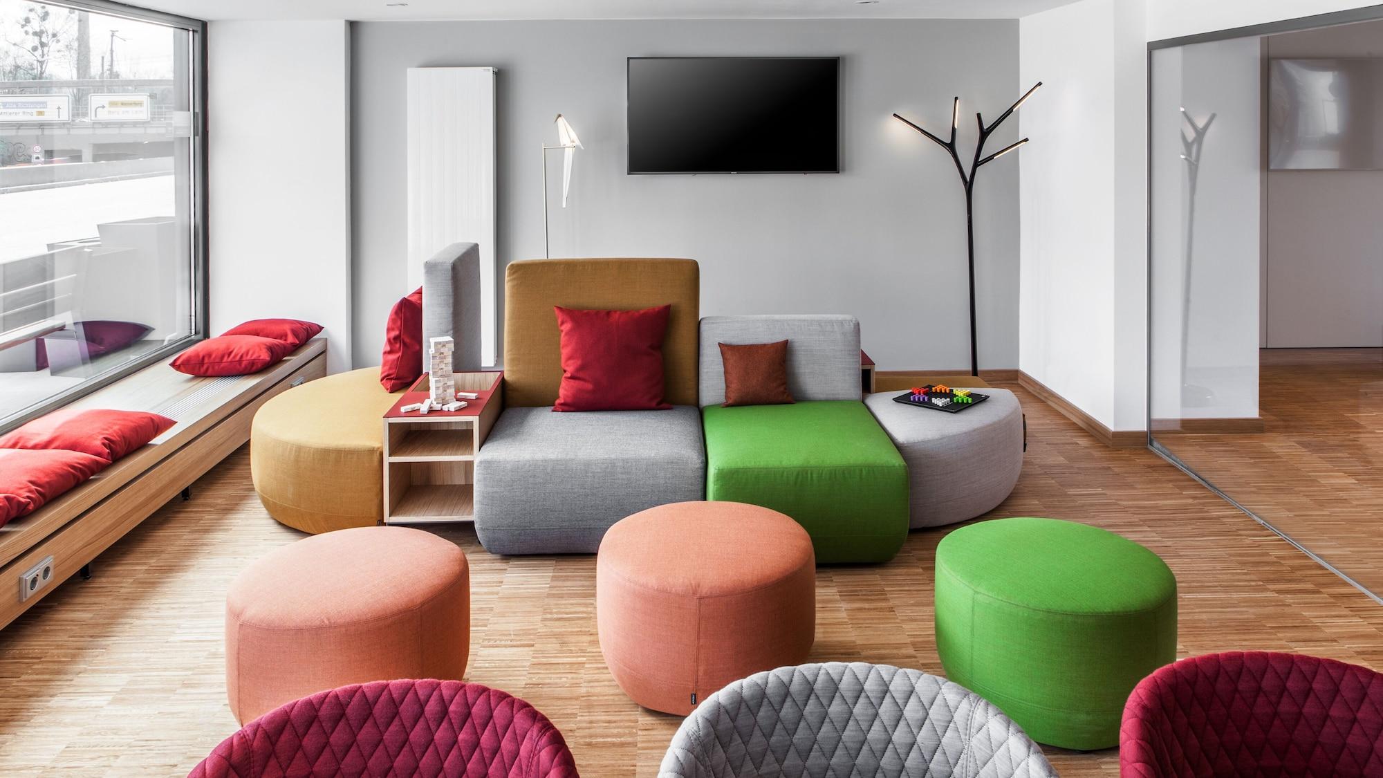 Vista Lobby Holiday Inn Munich - Leuchtenbergring by IHG