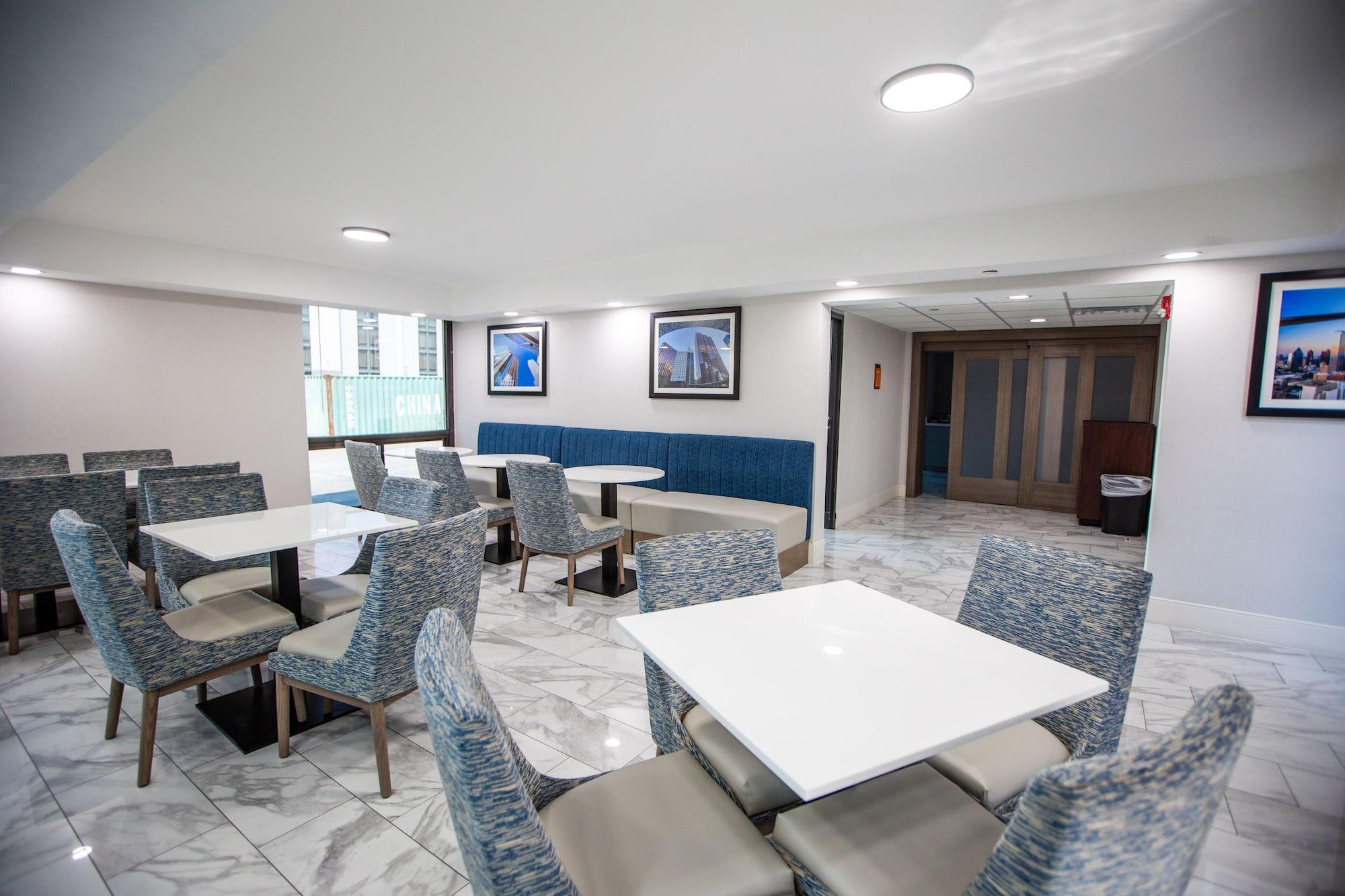 Restaurant La Quinta Inn & Suites by Wyndham Dallas I-35 Walnut Hill Ln