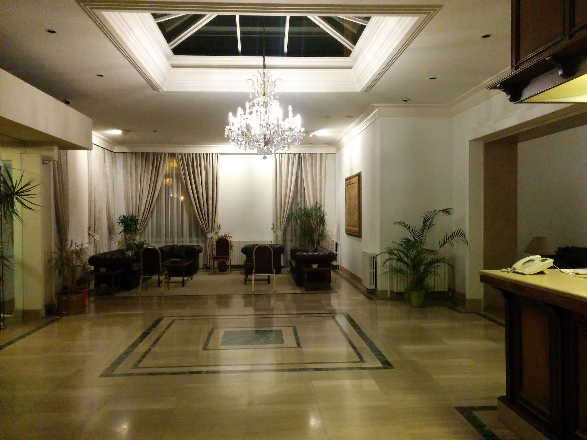Vista Lobby Garden Hotel