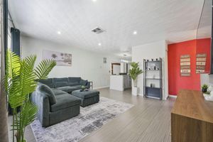 Alquiler Vacacional - Theater Room+Coconut Trees+Spacious+Local+Modern Palm Tree Oasis