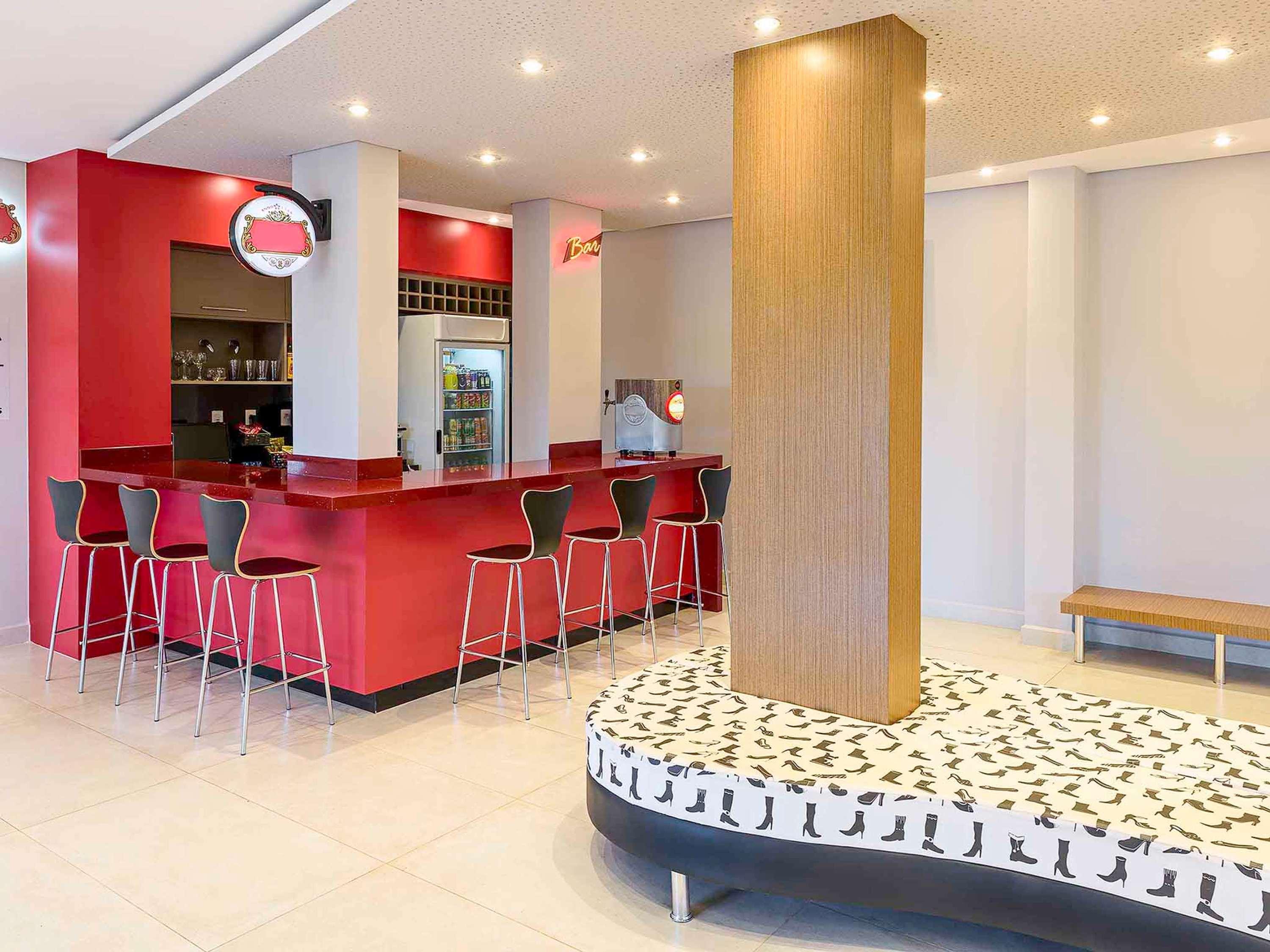 Bar/Salón ibis Styles Birigui