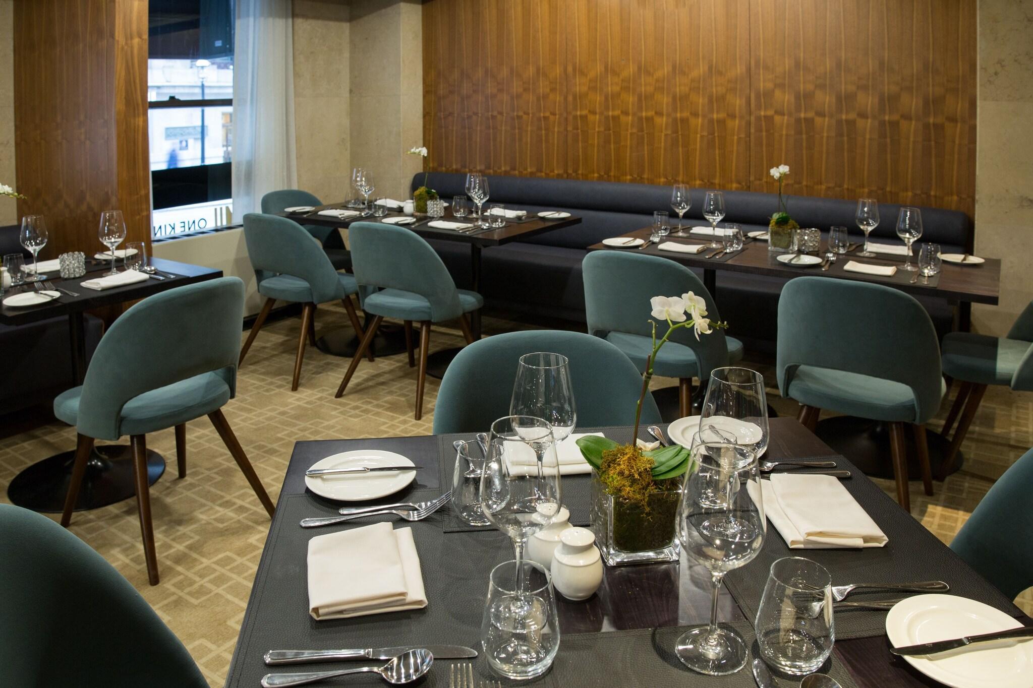 Restaurant One King West Hotel & Residence