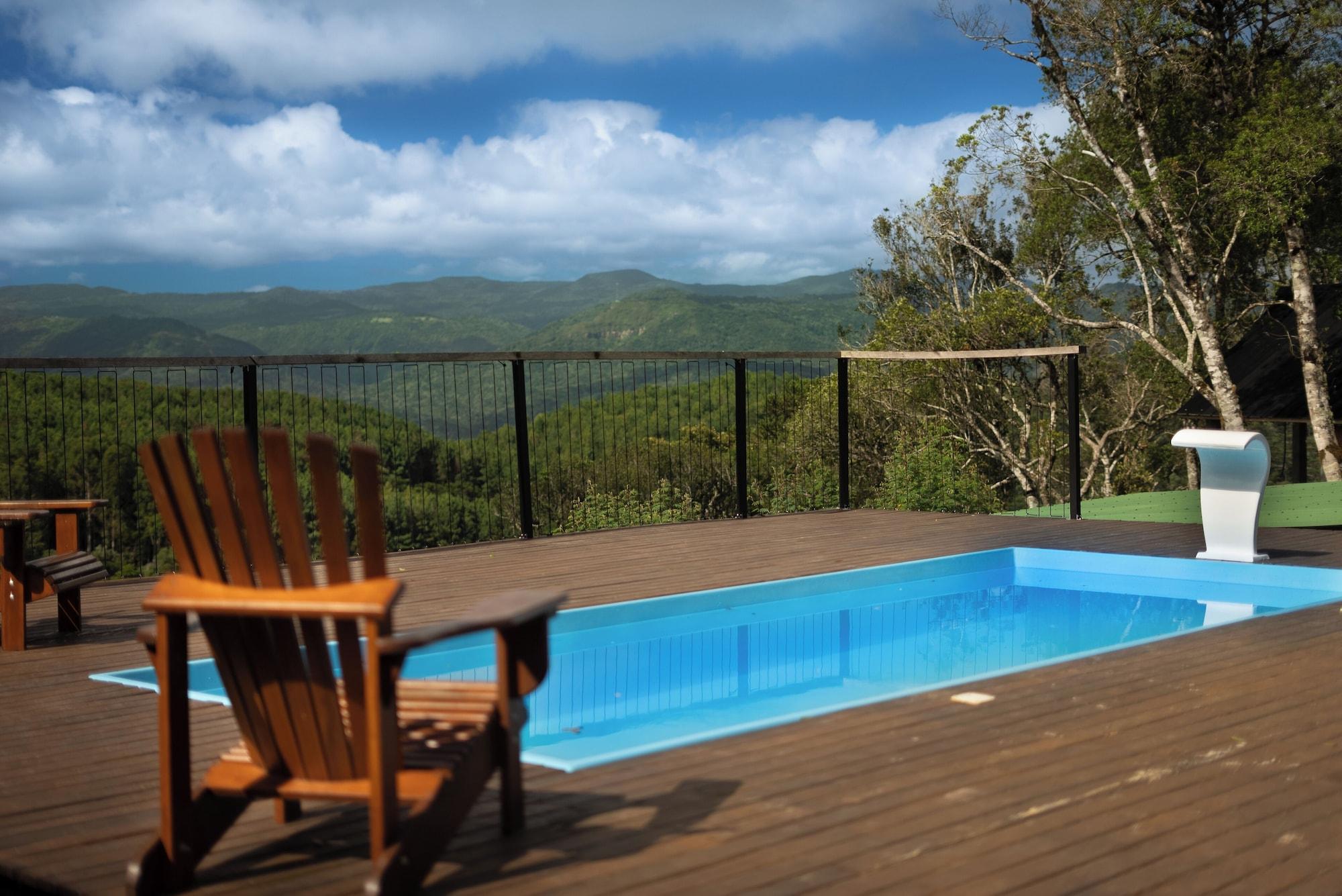 Vista da piscina Pousada Cabanas Araxá