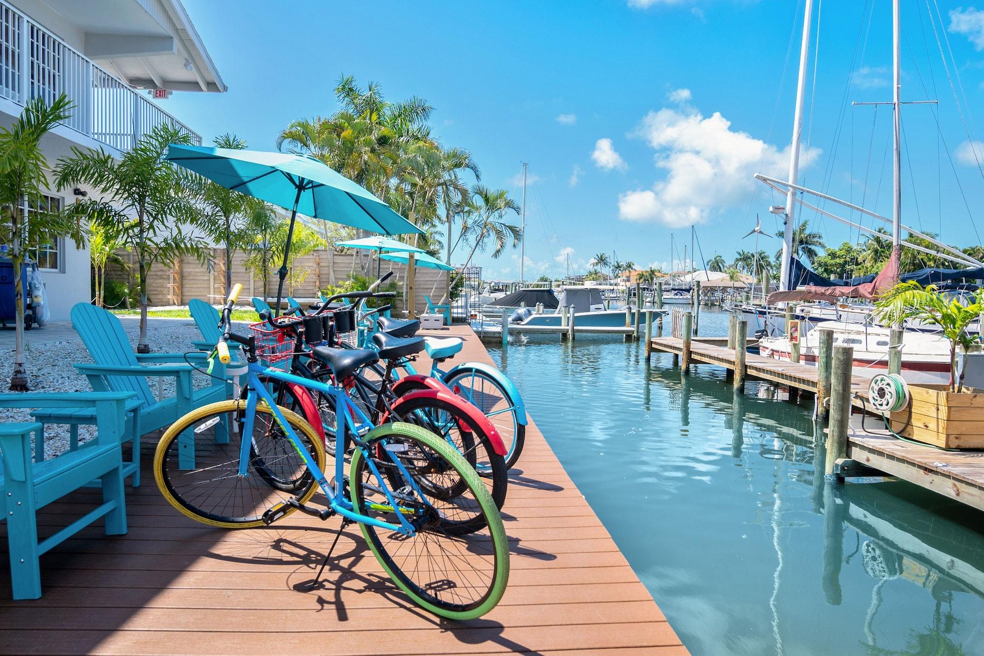 Varios Latitude 26 Waterfront Boutique Resort - Fort Myers Beach
