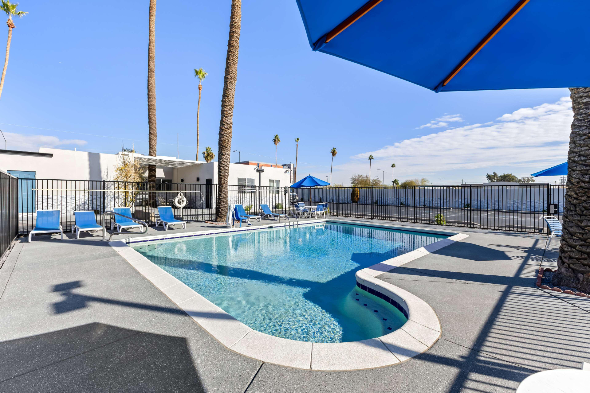 Vista Piscina SureStay Hotel by Best Western Phoenix Airport