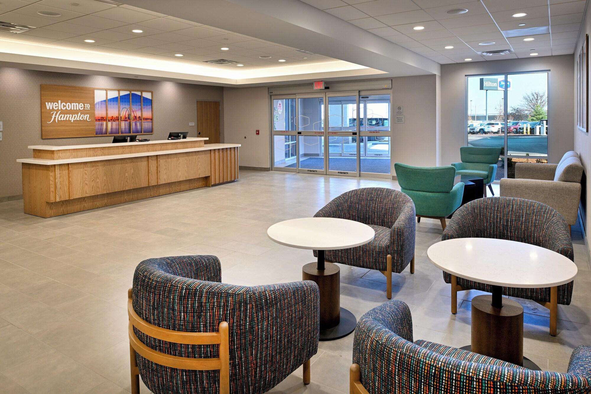 Vista Lobby Hampton Inn By Hilton St Louis Airport