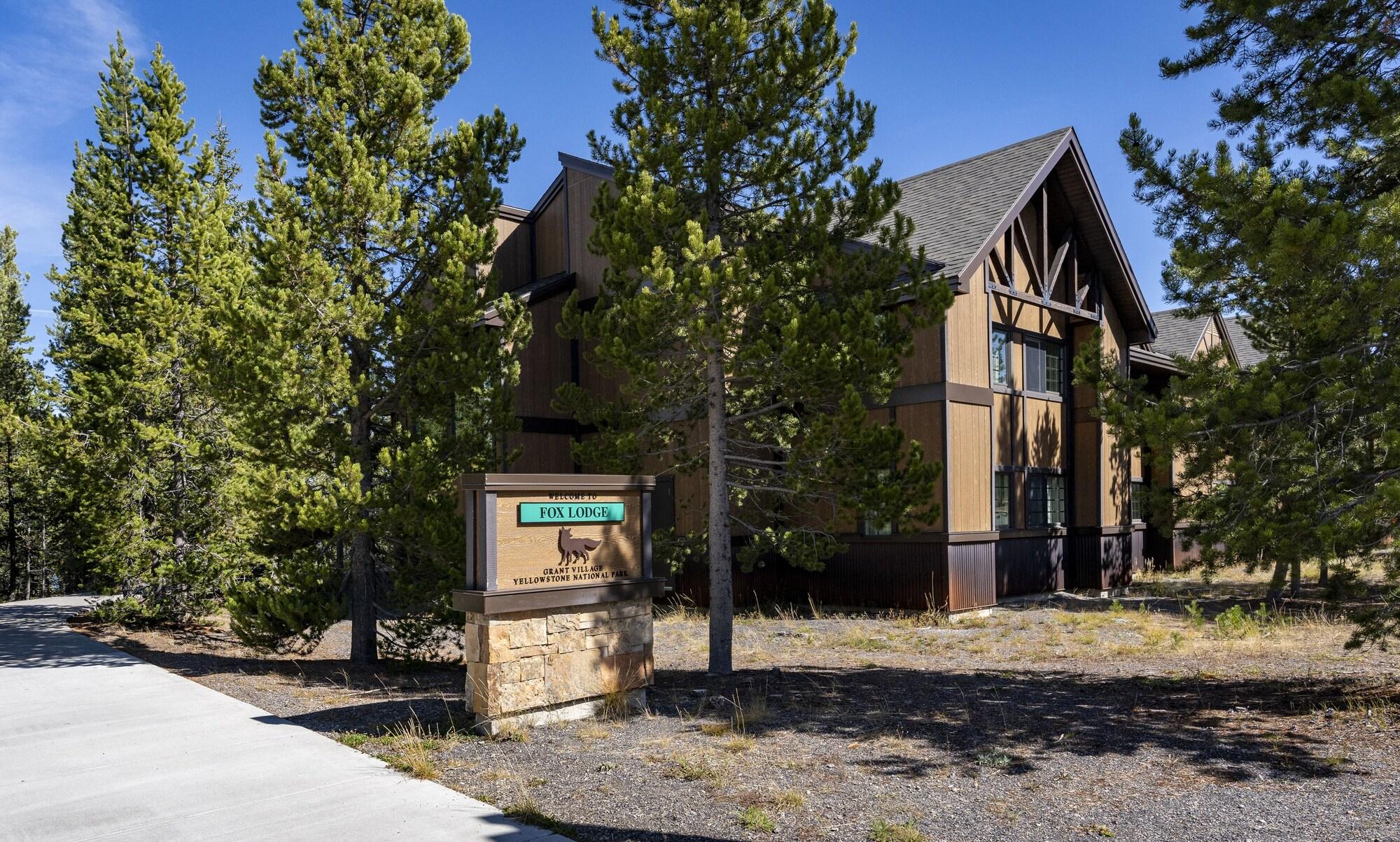 Vista Exterior Grant Village - Inside the Park