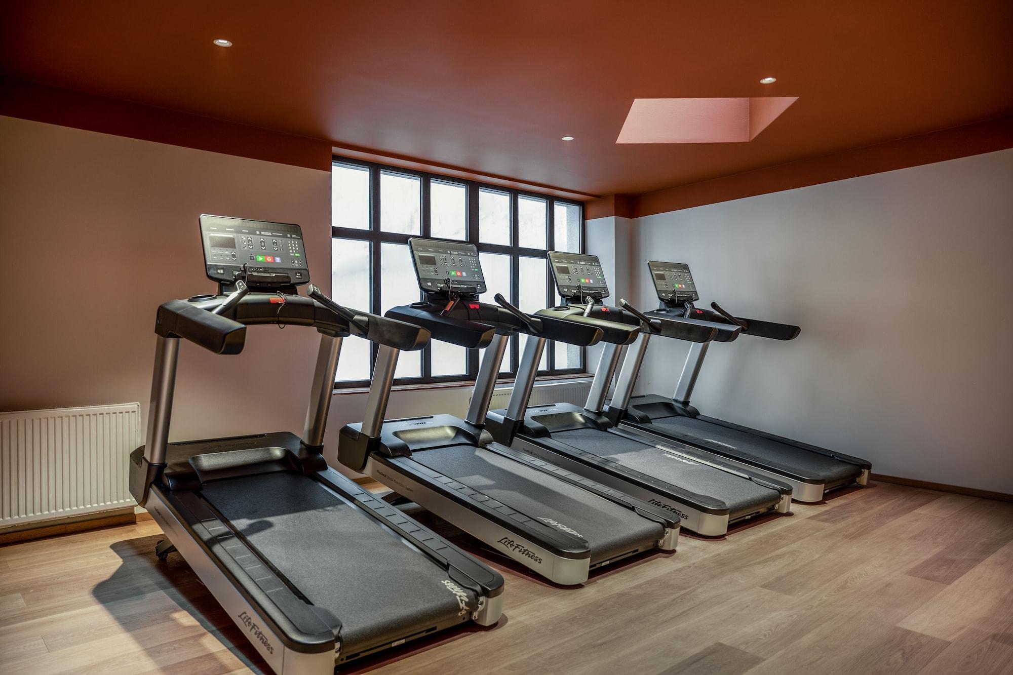 Gimnasio Almanac X Alcron Prague