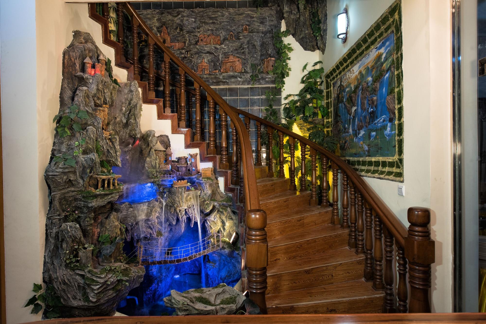 Varios Royal Yadanarbon Hotel