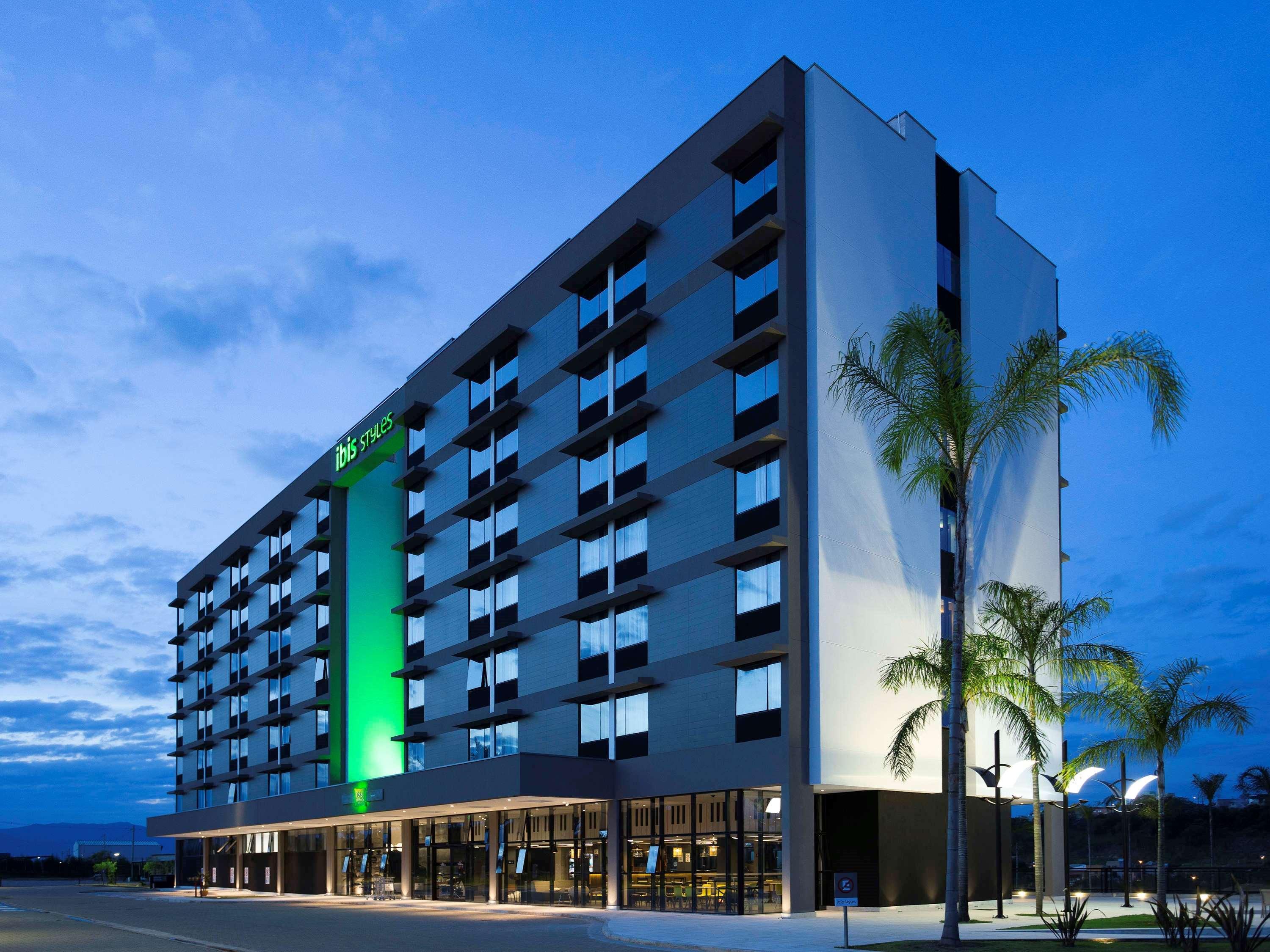 Vista Exterior Ibis Styles Taubate
