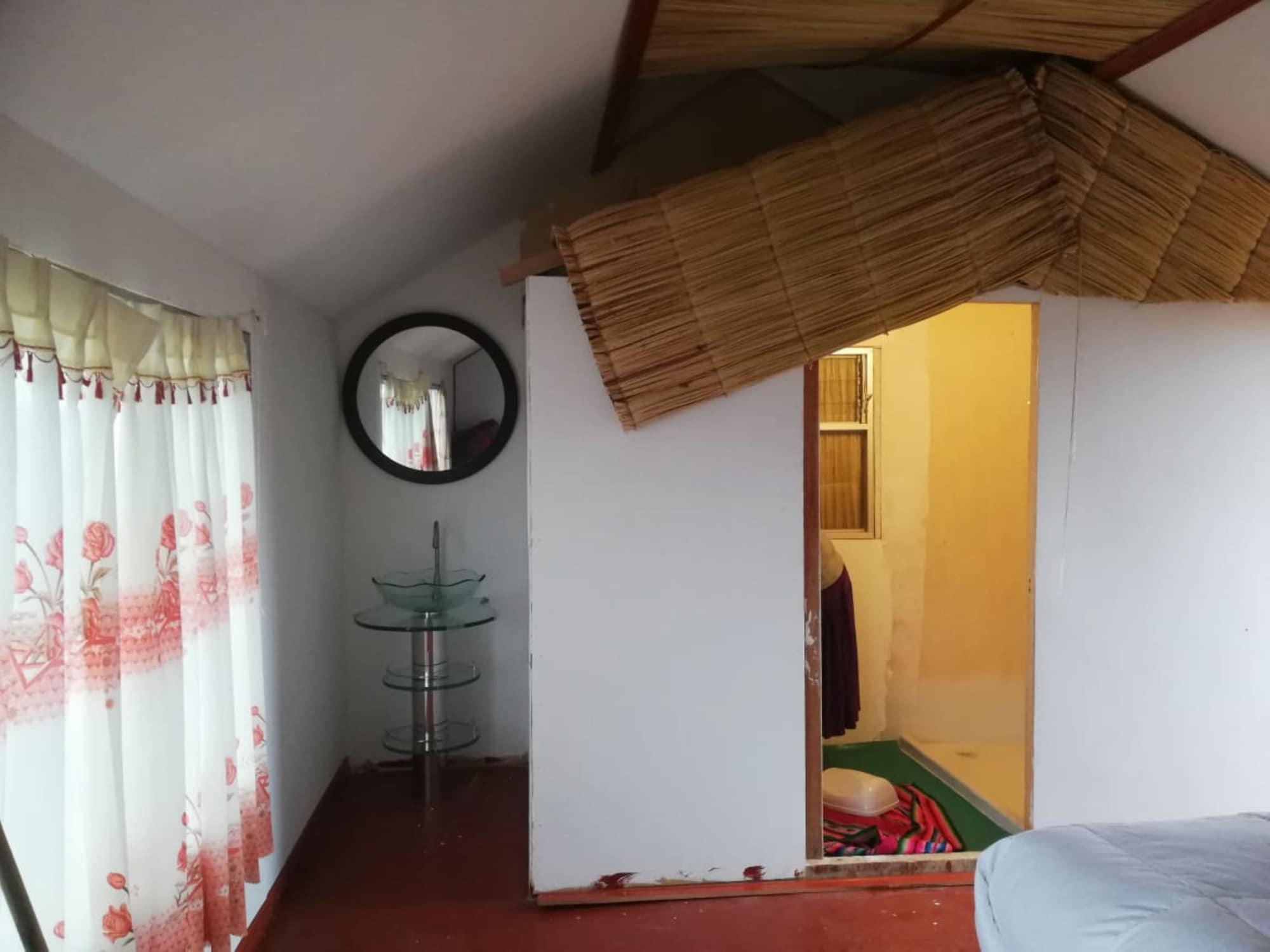 Set de Habitación Uros Lake Titicaca Lodge
