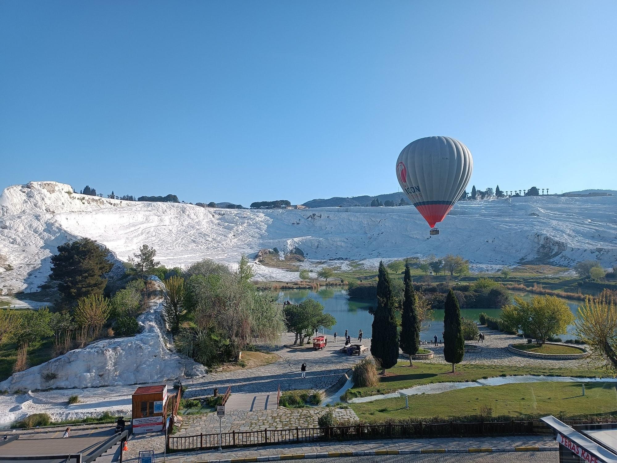 Vista Exterior Hotel Sahin