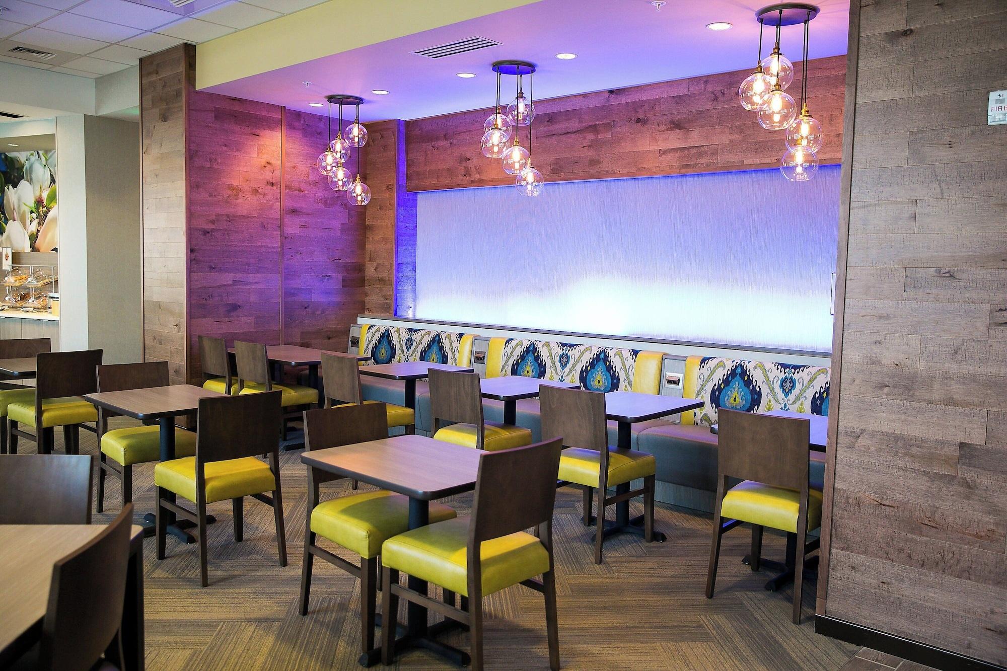 Restaurant Fairfield Inn & Suites by Marriott Savannah Midtown