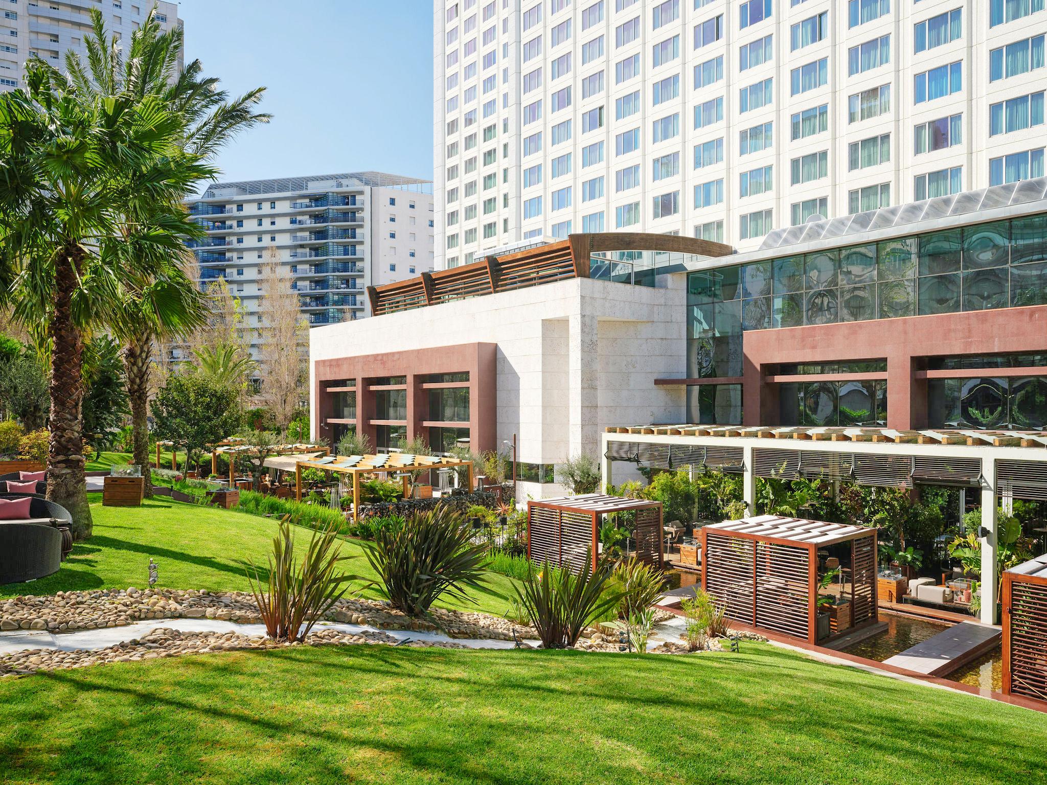 Vista Exterior Corinthia Lisbon