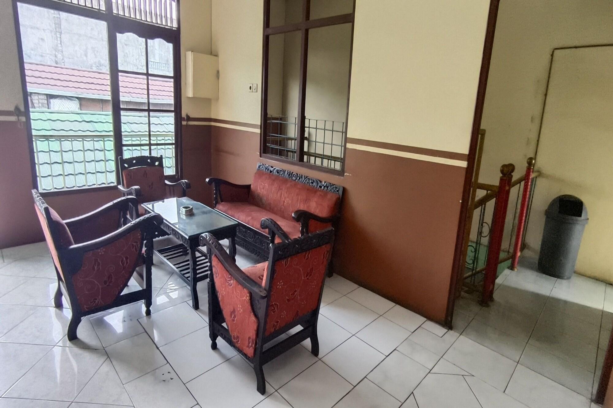 Vista Lobby Hotel O Penginapan Al-asharNearWarung Acil Ubai