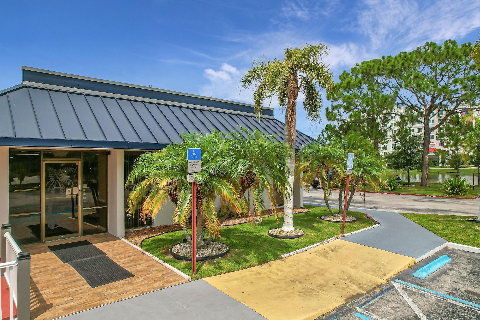 Vista Exterior Stayable Kissimmee East