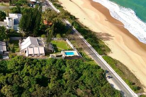 Vacation Rental - ASA | Casa Frente Mar | Pé na Areia | Piscina | BC