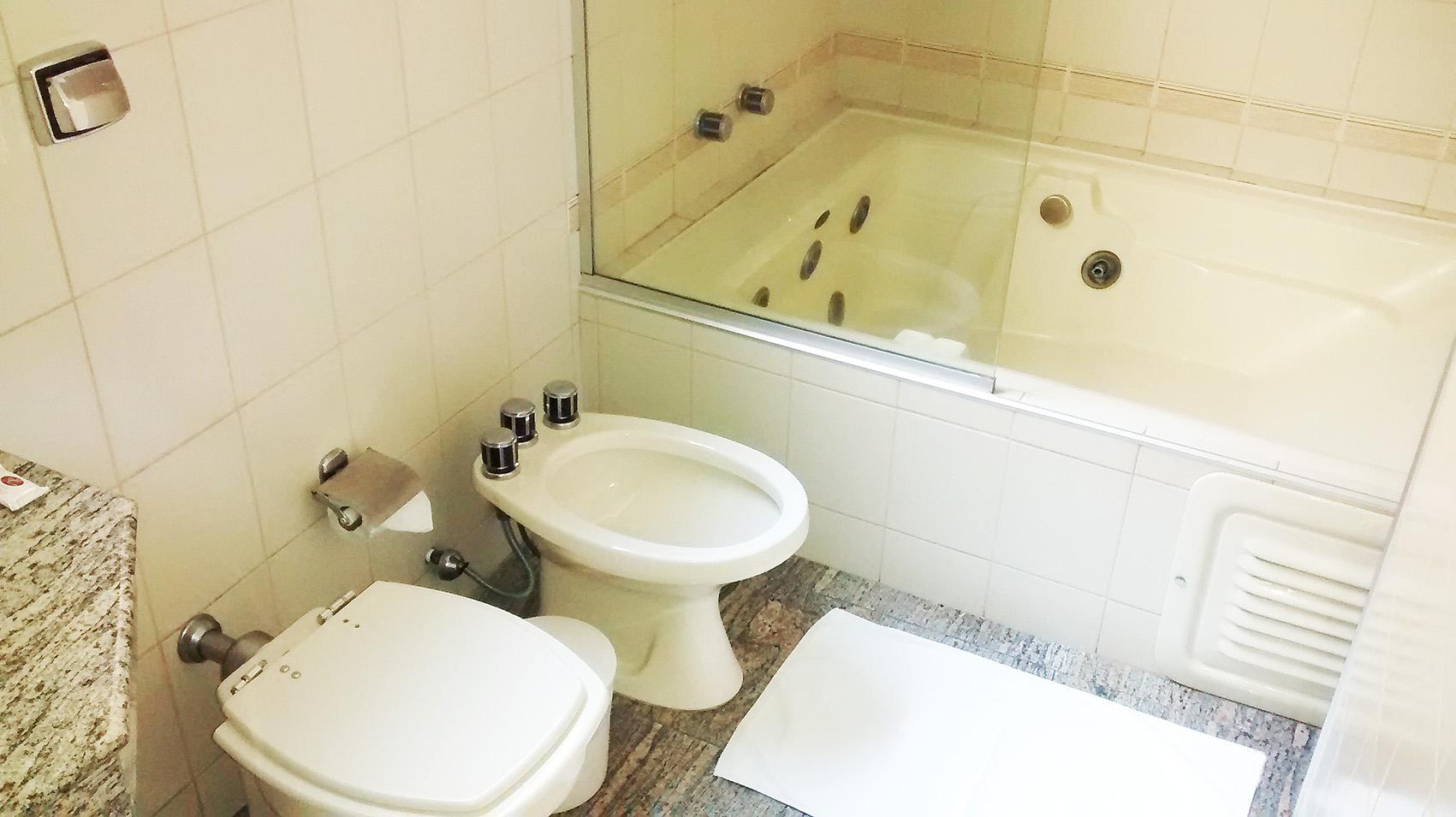 Equipamiento de Habitación Interplaza Hotel