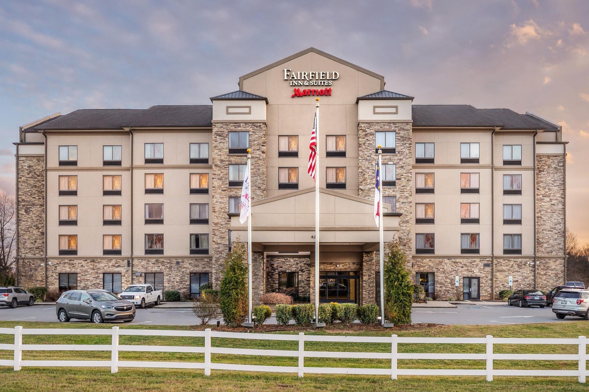 Vista Exterior Fairfield Inn & Suites by Marriott Elkin Jonesville