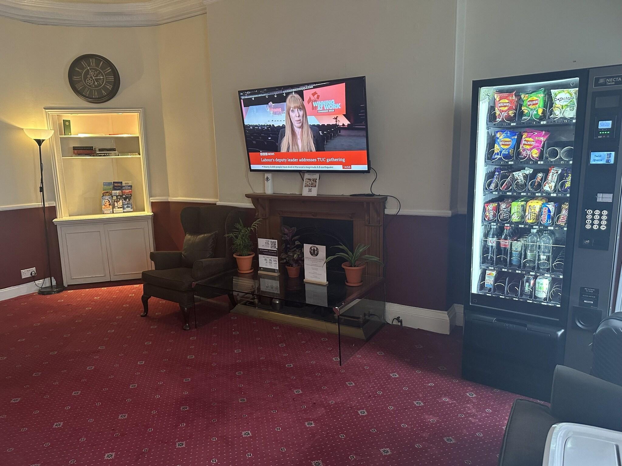 Vista Lobby Arran House Hotel