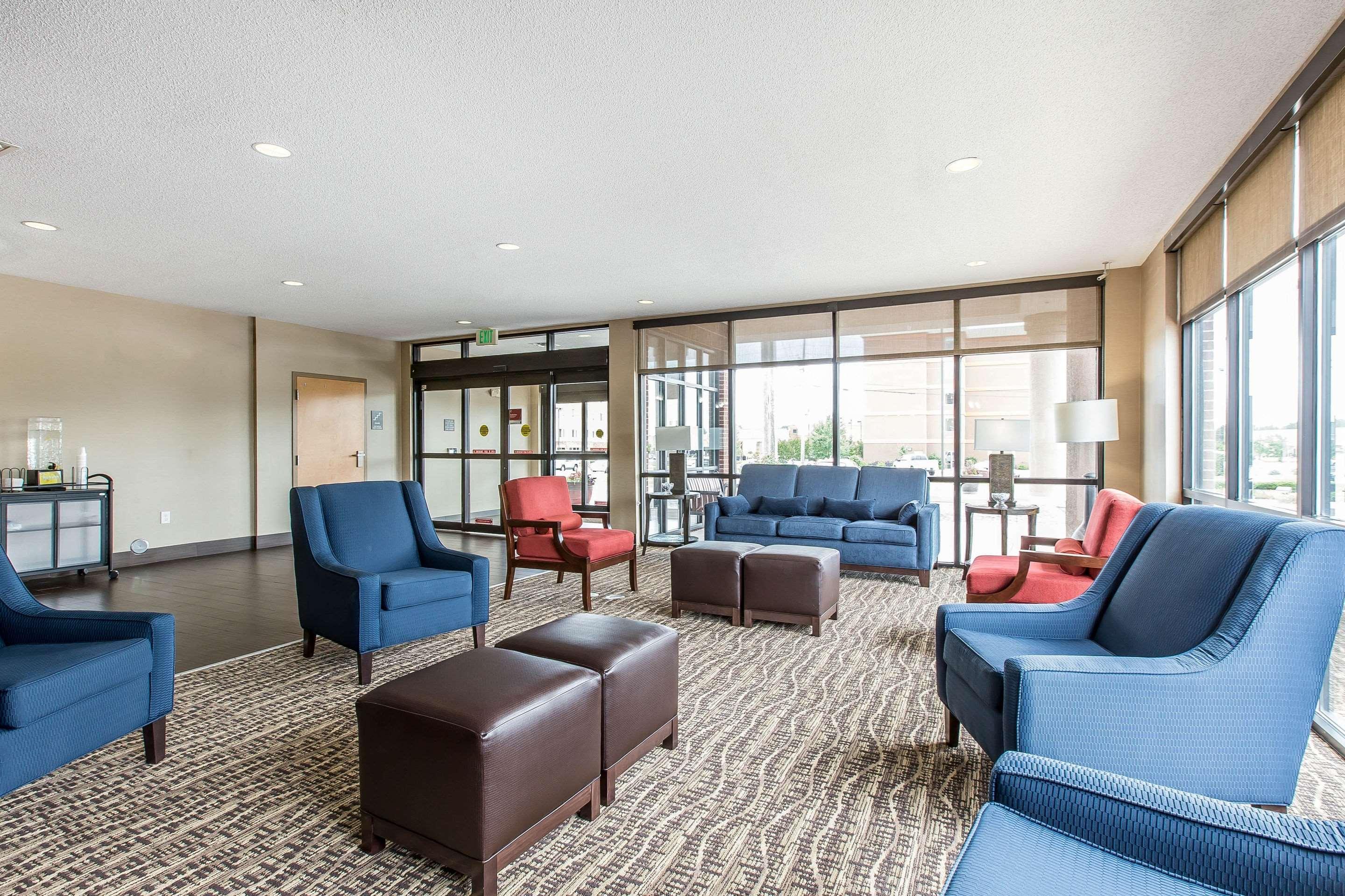 Vista Lobby Comfort Suites Oxford I-20 exit 188